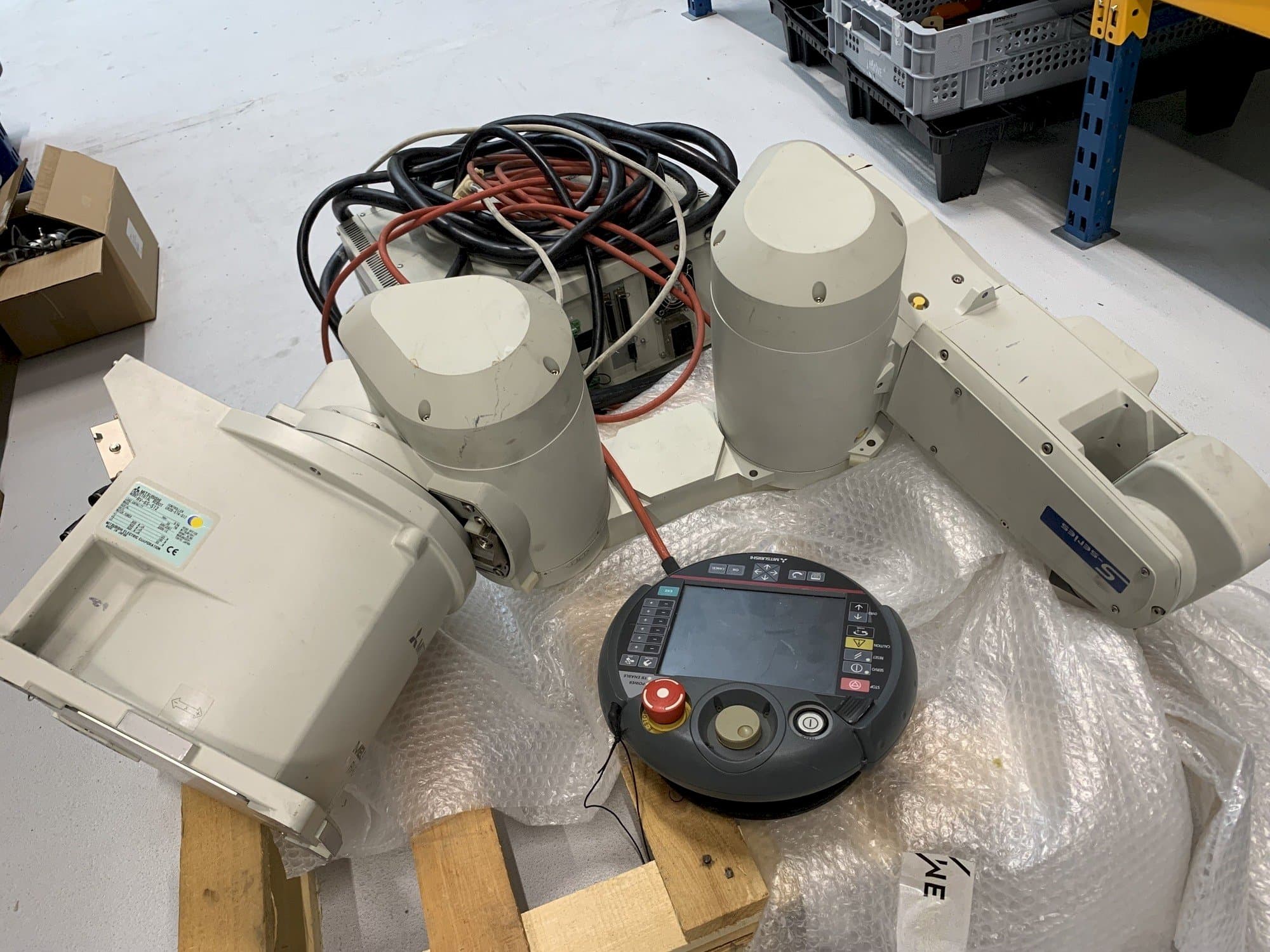 Mašīnas Mitsubishi Melfa RV 6S pretskats