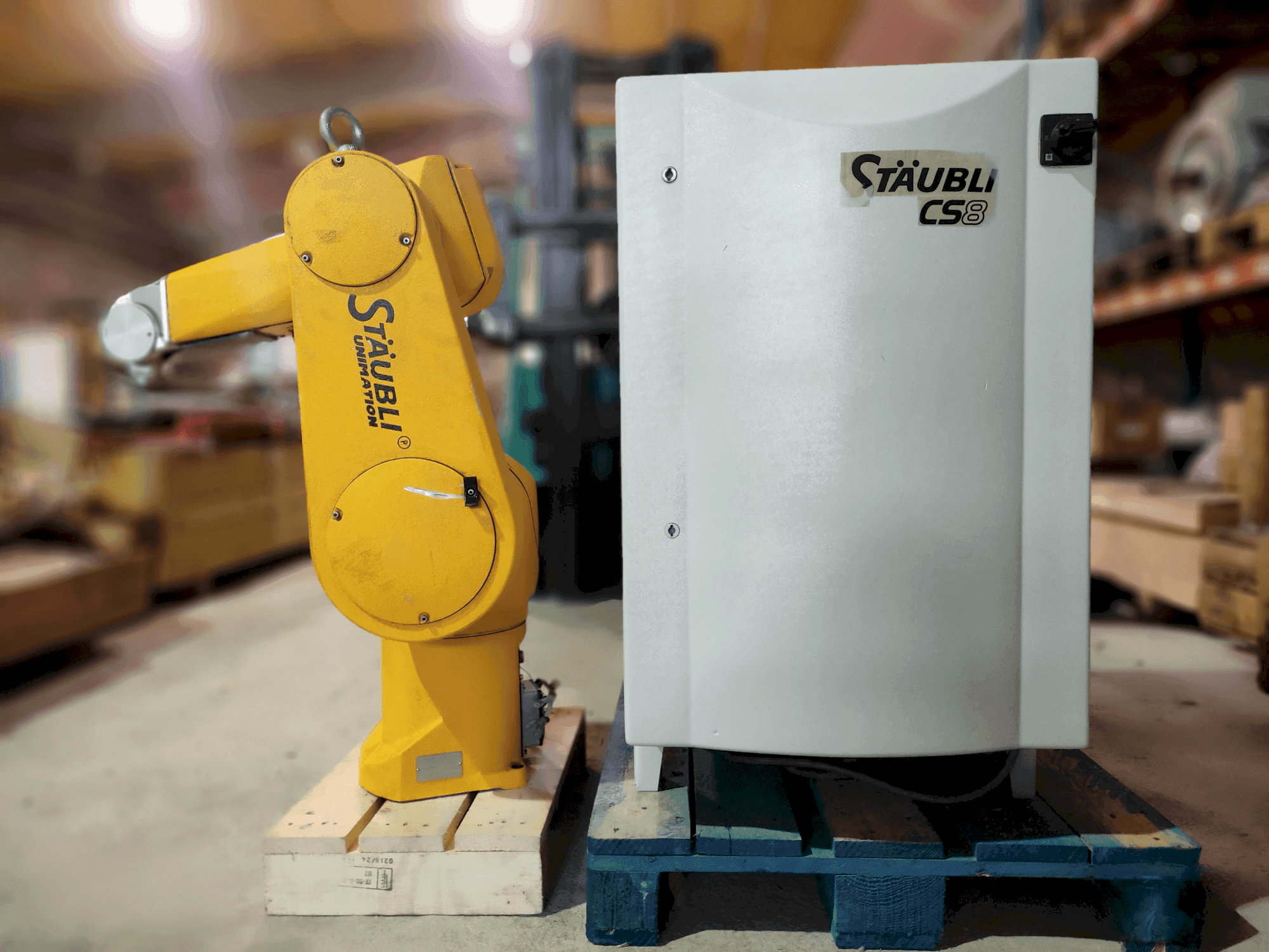 Mašīnas STAUBLI RX90B  pretskats