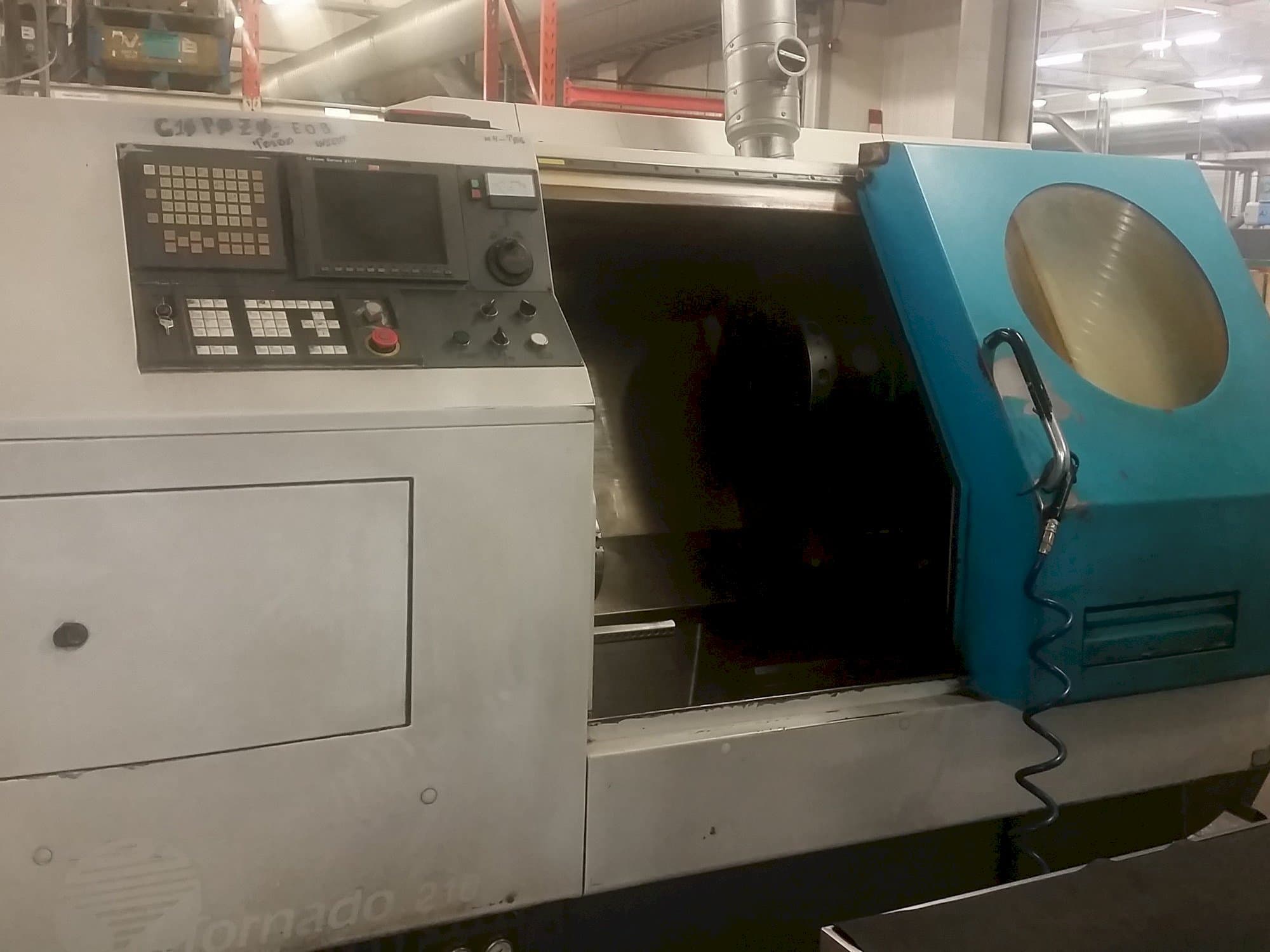 Mašīnas 600 Lathes Tornado 210 pretskats