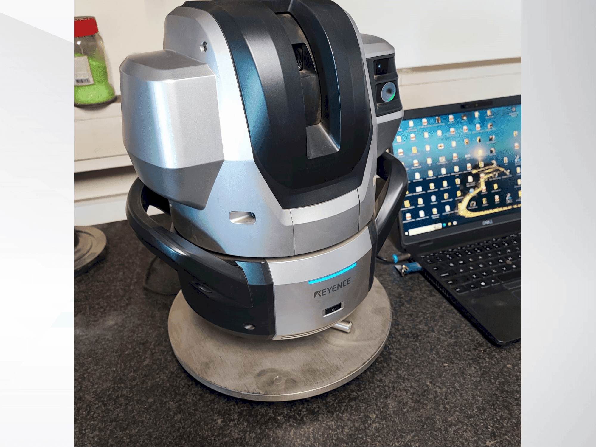 Mašīnas KEYENCE WM 3000 pretskats