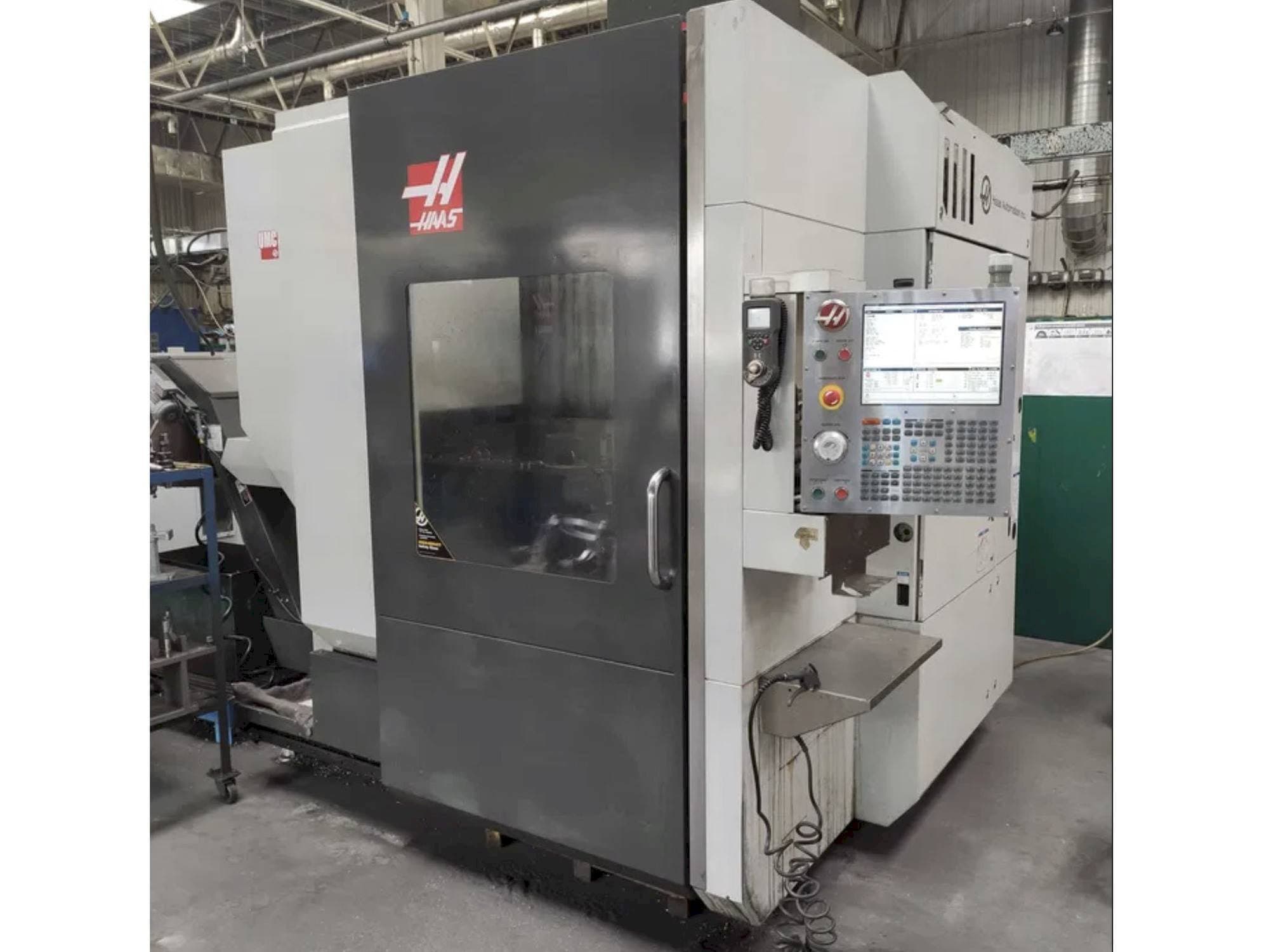 Mašīnas HAAS UMC-750 pretskats