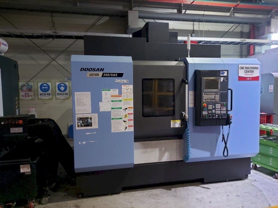 Mašīnas Doosan DNM350/5AX pretskats