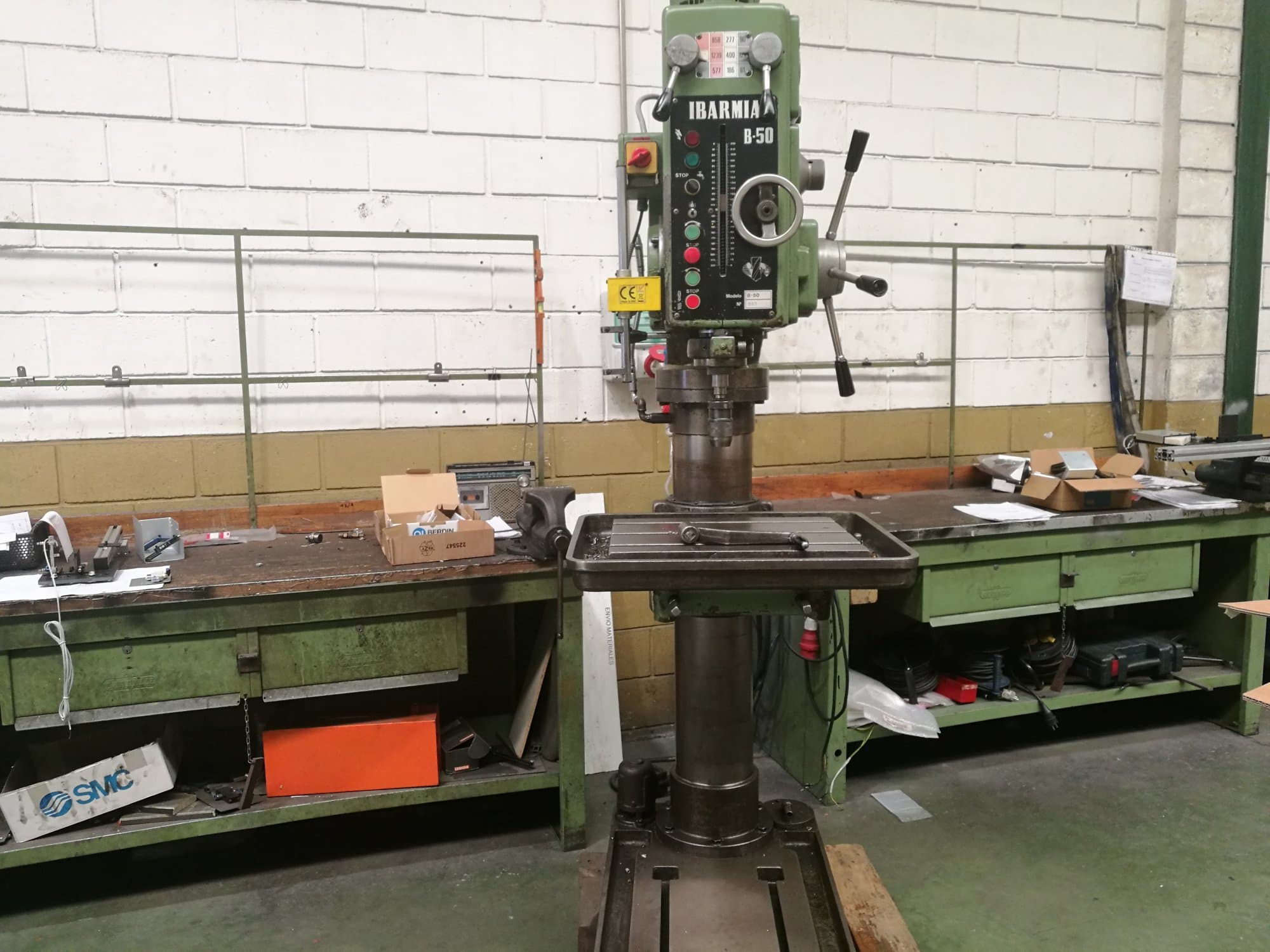 Mašīnas IBARMIA B-50 pretskats