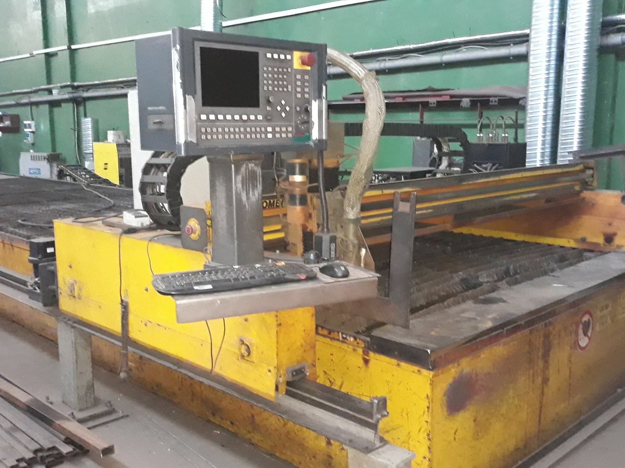 Mašīnas ESAB CXD-P 3000 pretskats