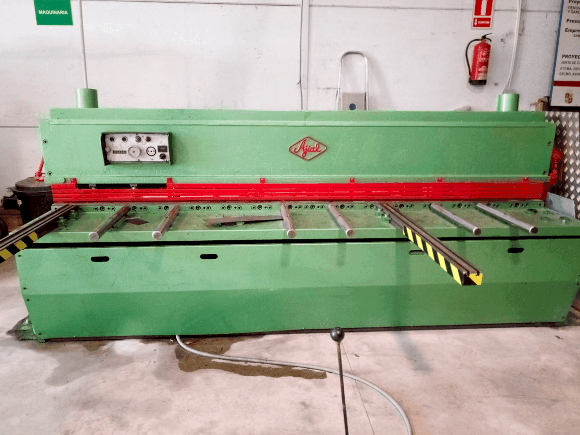 Mašīnas Ajial 630 CA pretskats