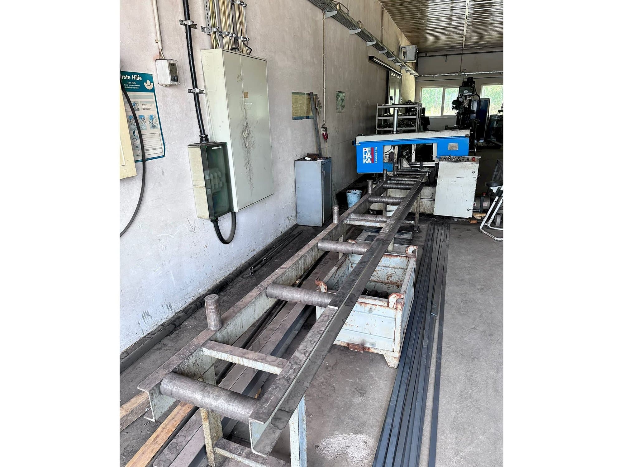 Mašīnas Pehaka . pretskats