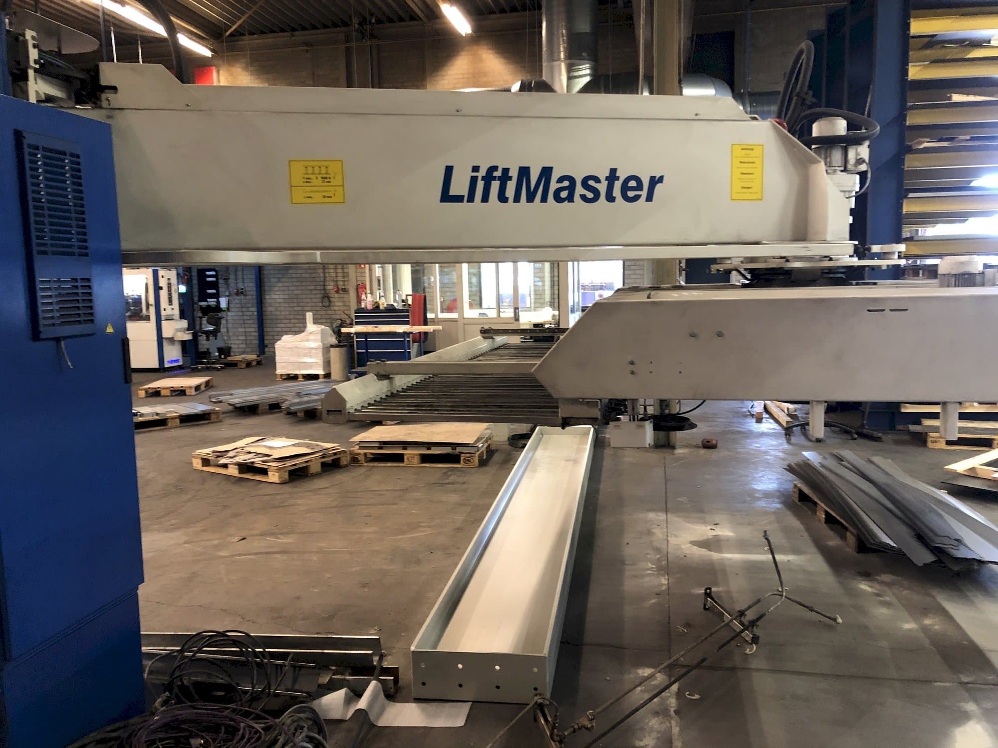 Mašīnas Trumpf Liftmaster pretskats