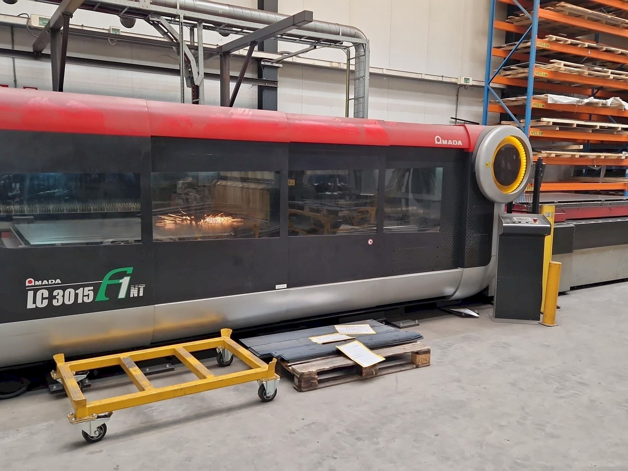 Mašīnas AMADA LC3015 F1 NT pretskats