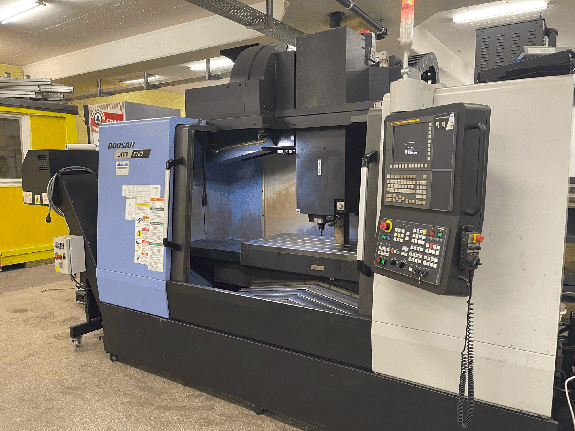 Mašīnas DOOSAN DNM 6700 pretskats