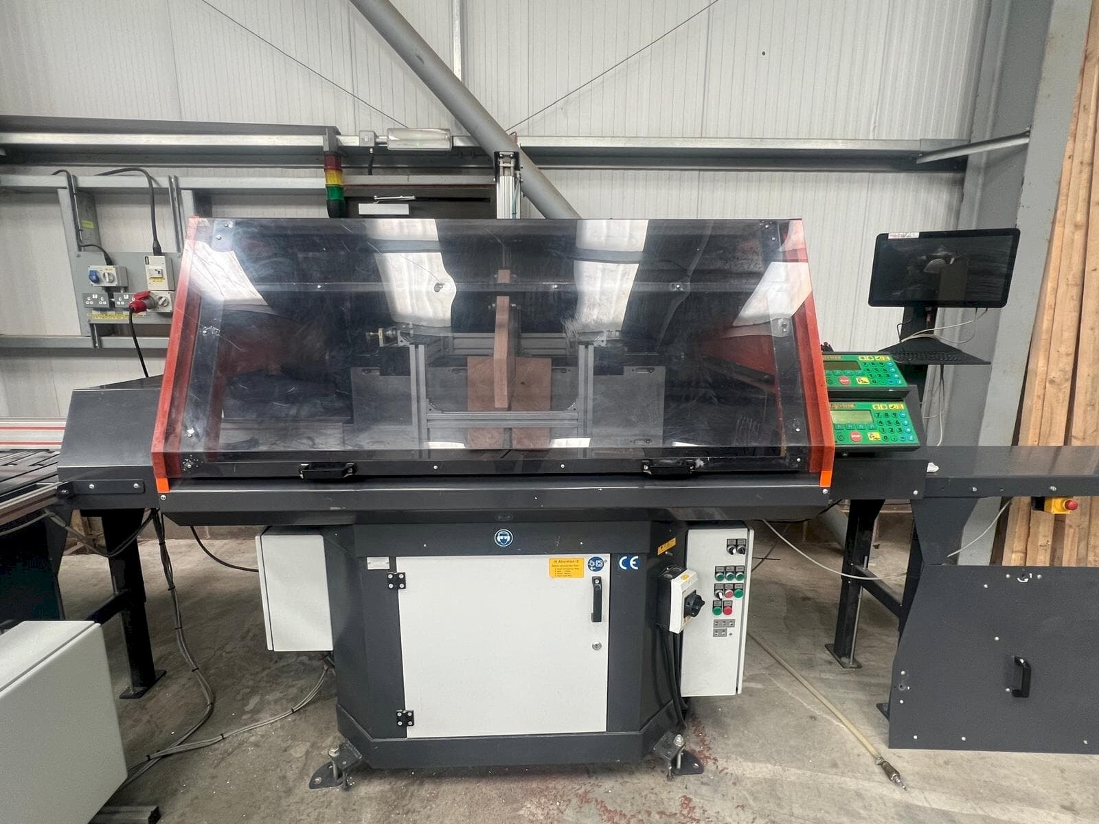 Mašīnas TIGER UKA 600 Cross cut installation pretskats