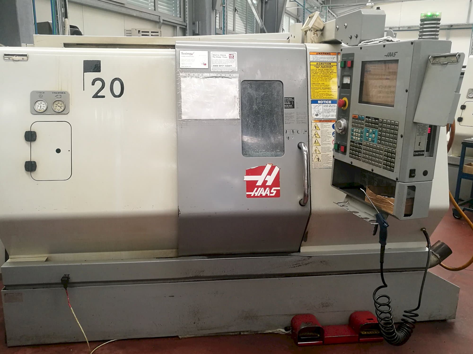 Mašīnas HAAS SL-20THE pretskats