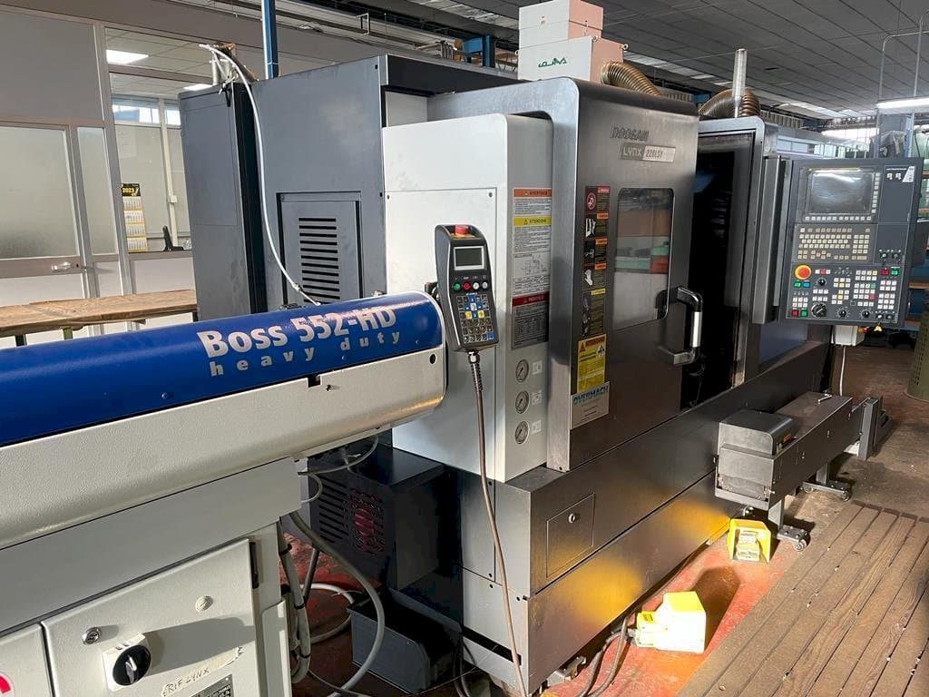 Mašīnas Doosan LYNX 220LSY pretskats