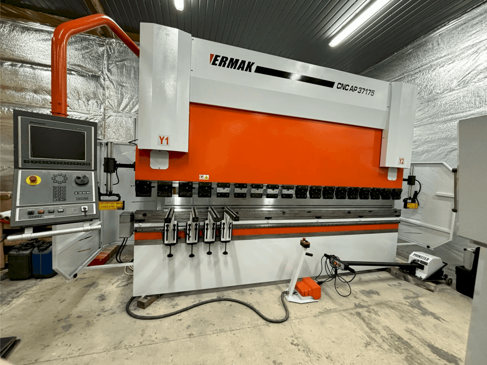 Mašīnas ERMAKSAN CNC AP 3760X175 pretskats