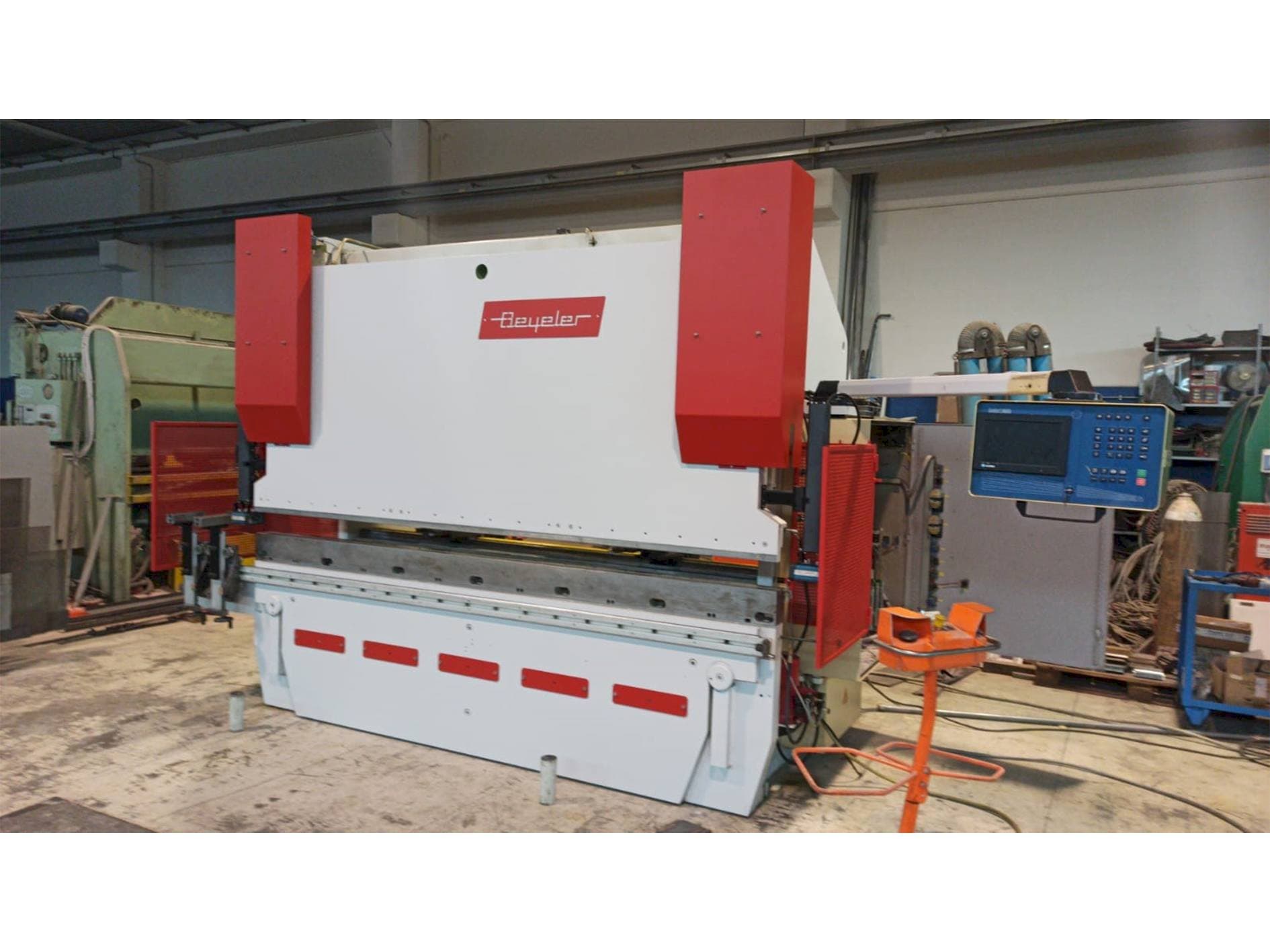 Mašīnas BEYELER PR8 pretskats