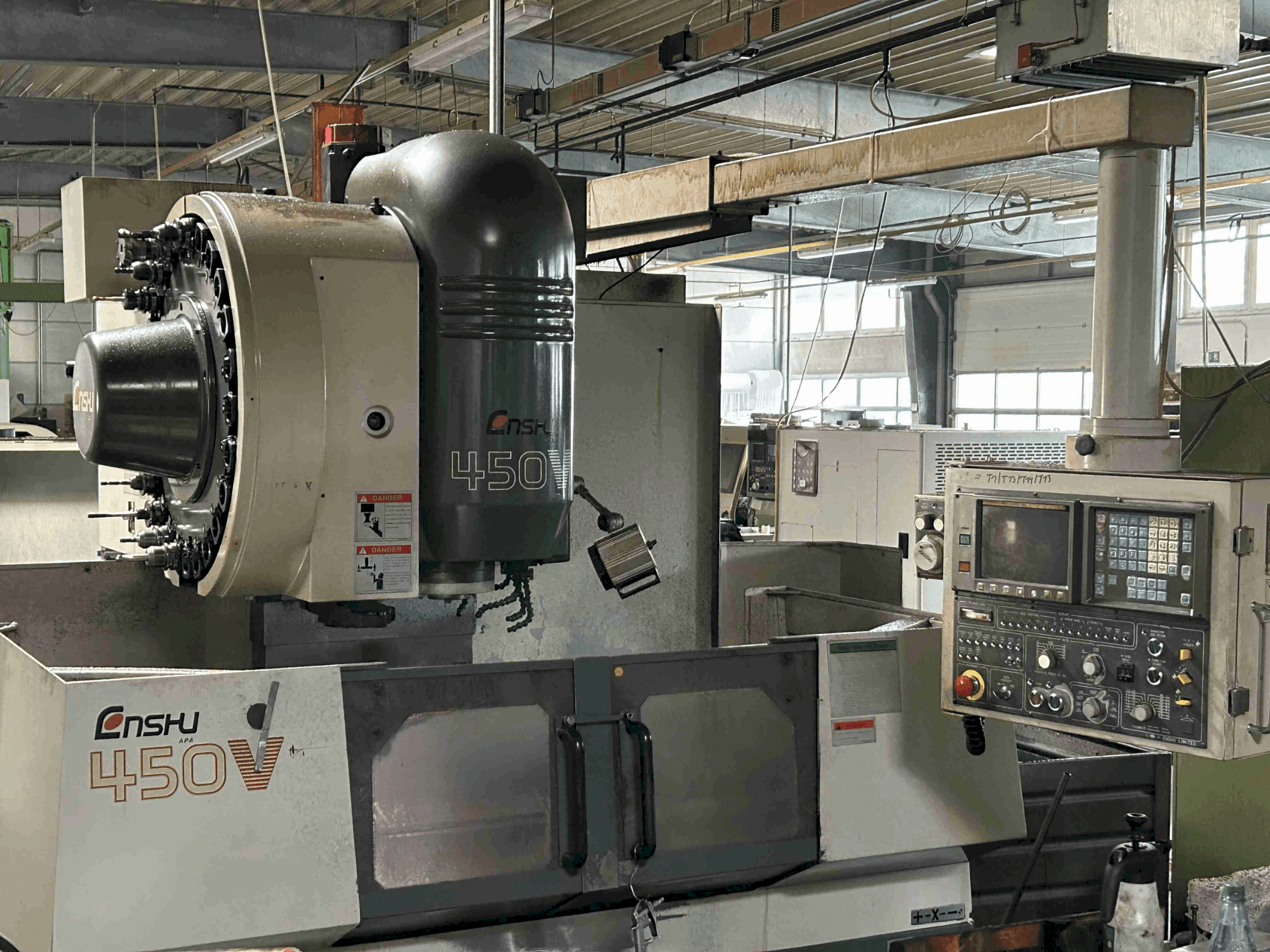 Mašīnas Enshu 450 V pretskats