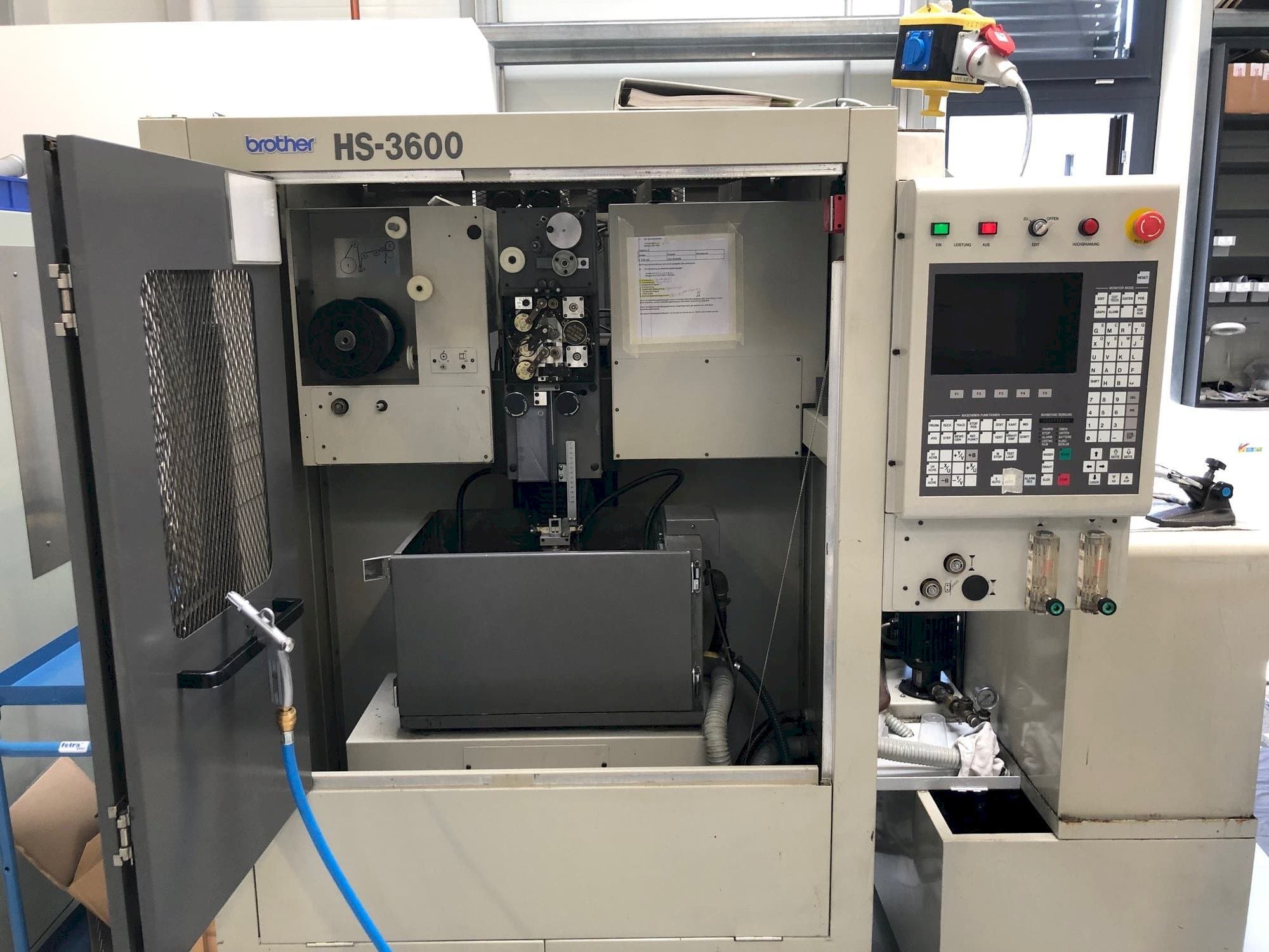 Mašīnas Brother HS-3600  pretskats