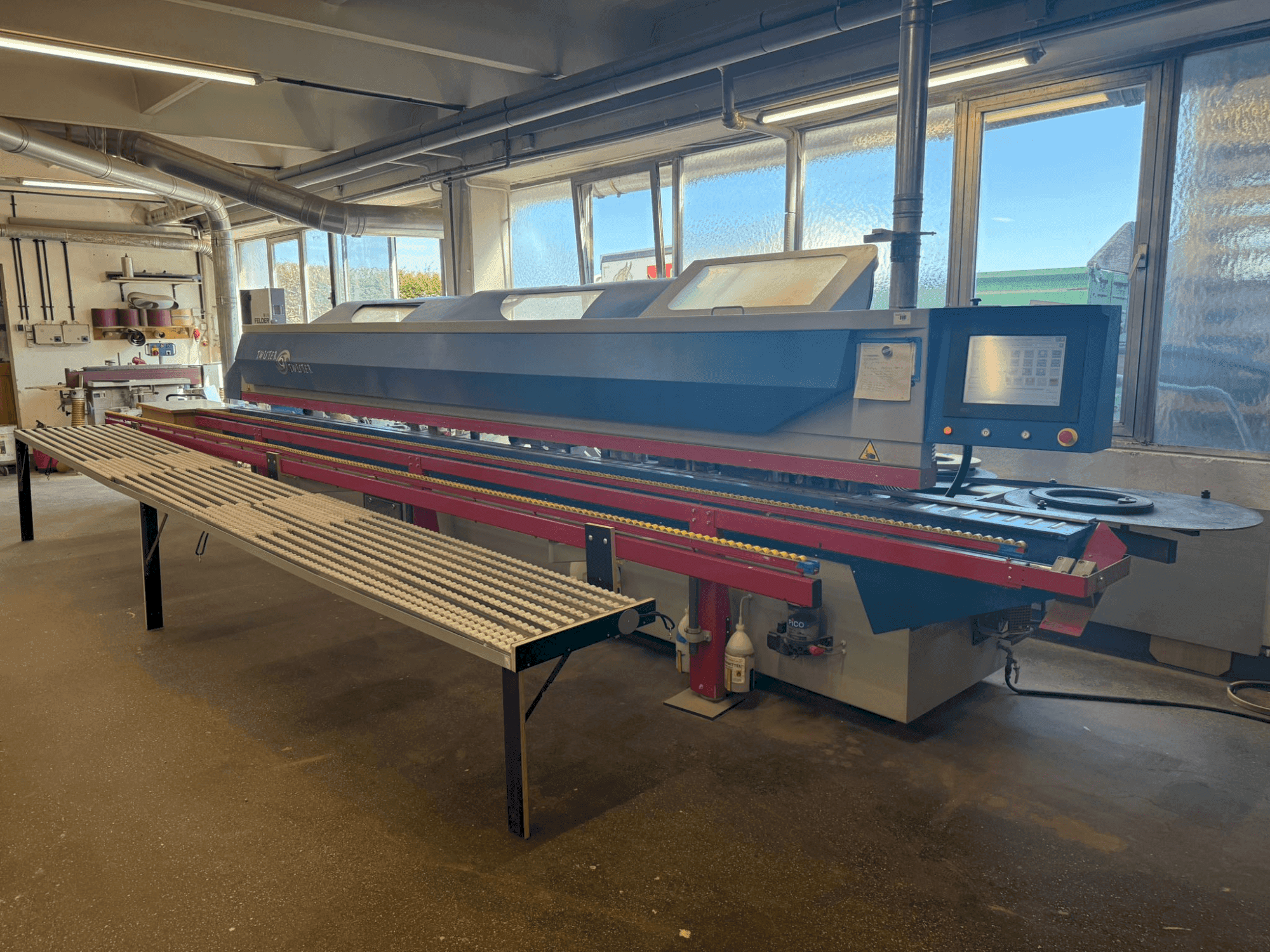 Mašīnas OTT TWISTER pretskats