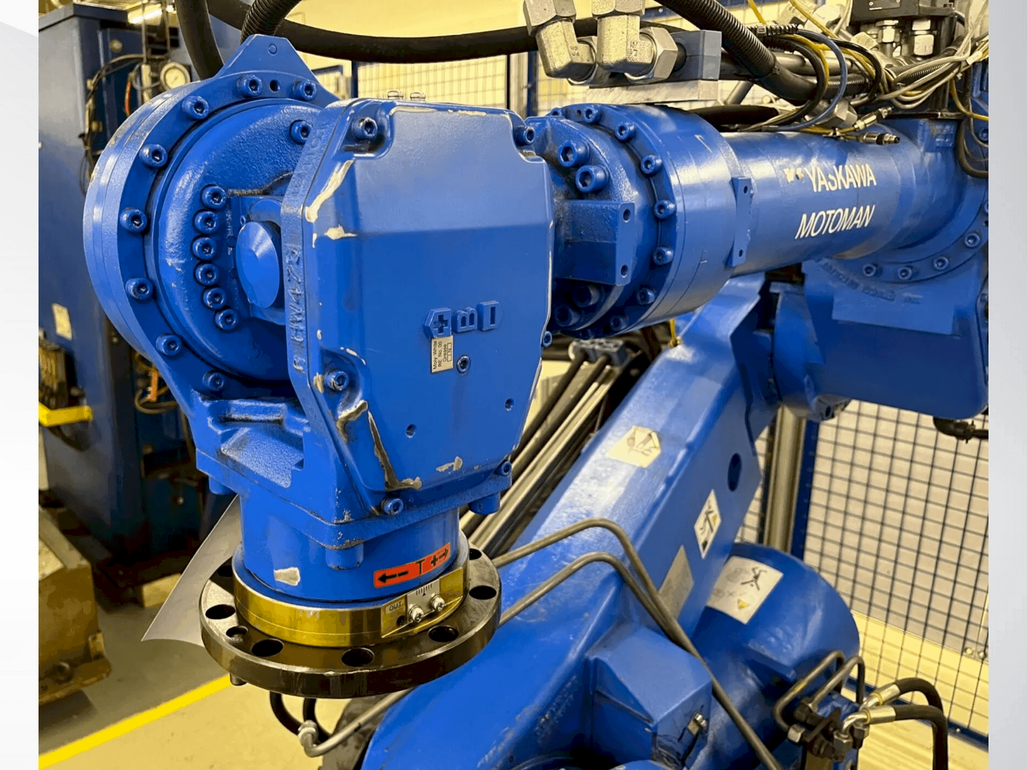 Mašīnas Yaskawa Motoman ES 165D pretskats