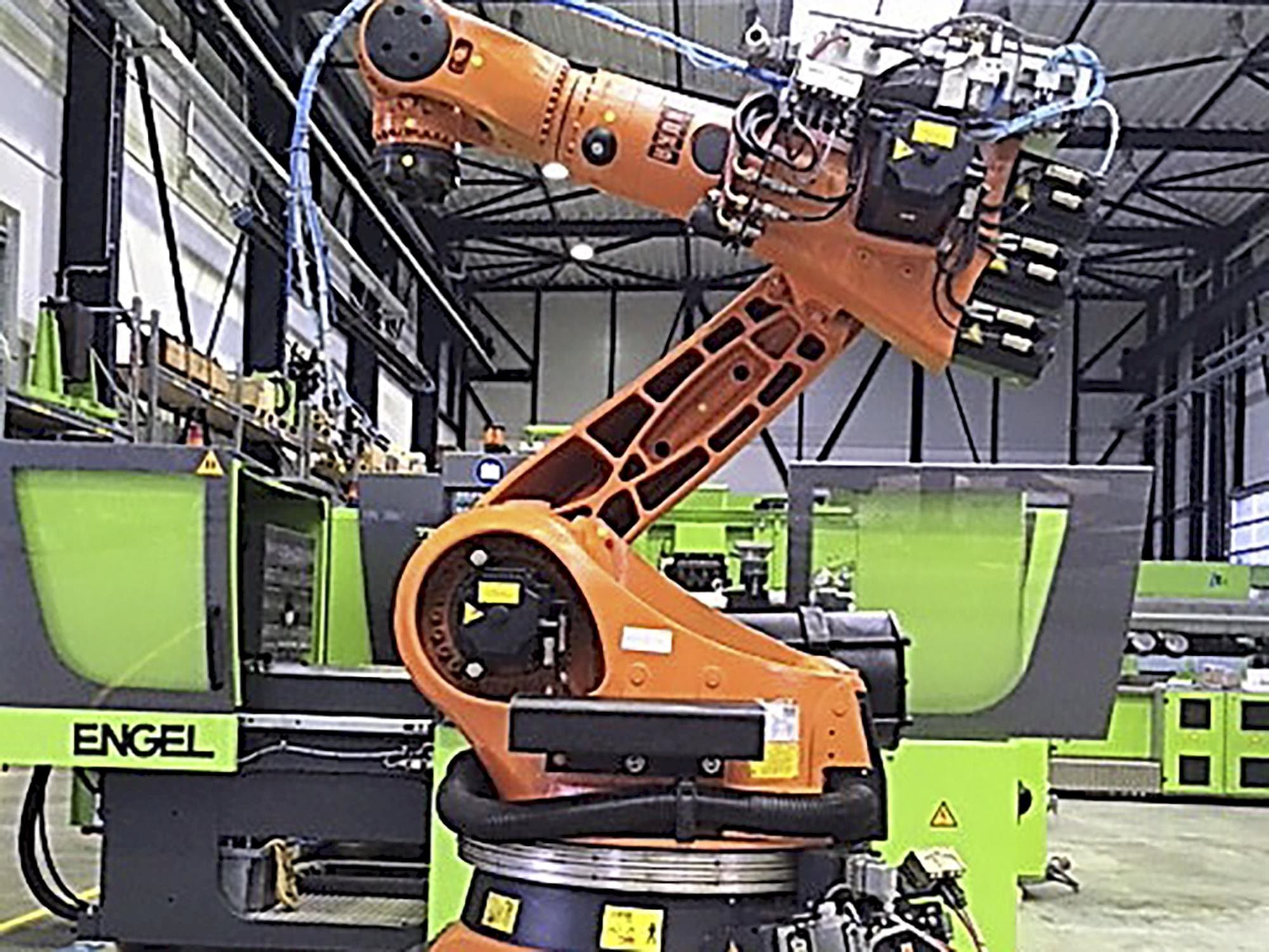 Mašīnas KUKA KR210 pretskats