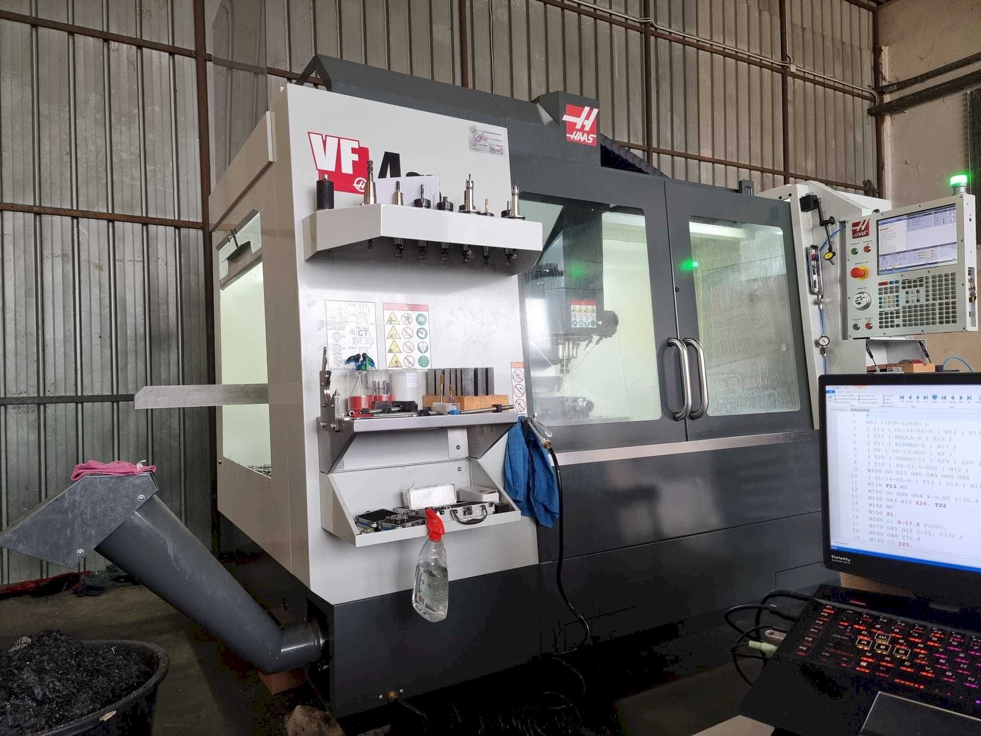 Mašīnas HAAS VF4SS pretskats