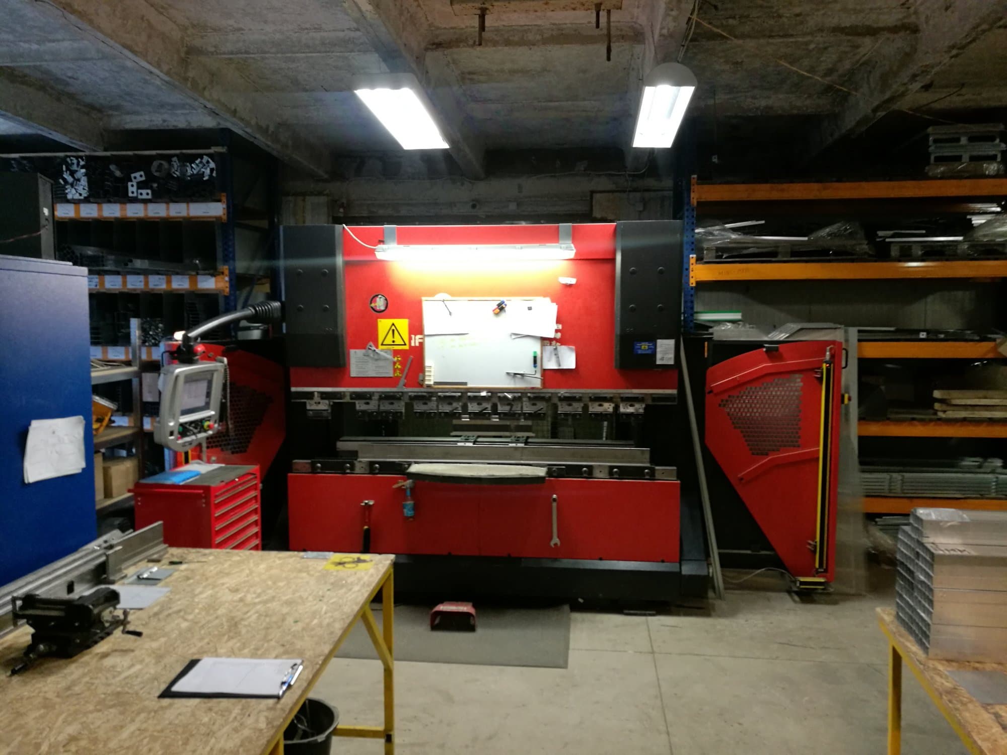 Mašīnas AMADA HFP 80-25 pretskats