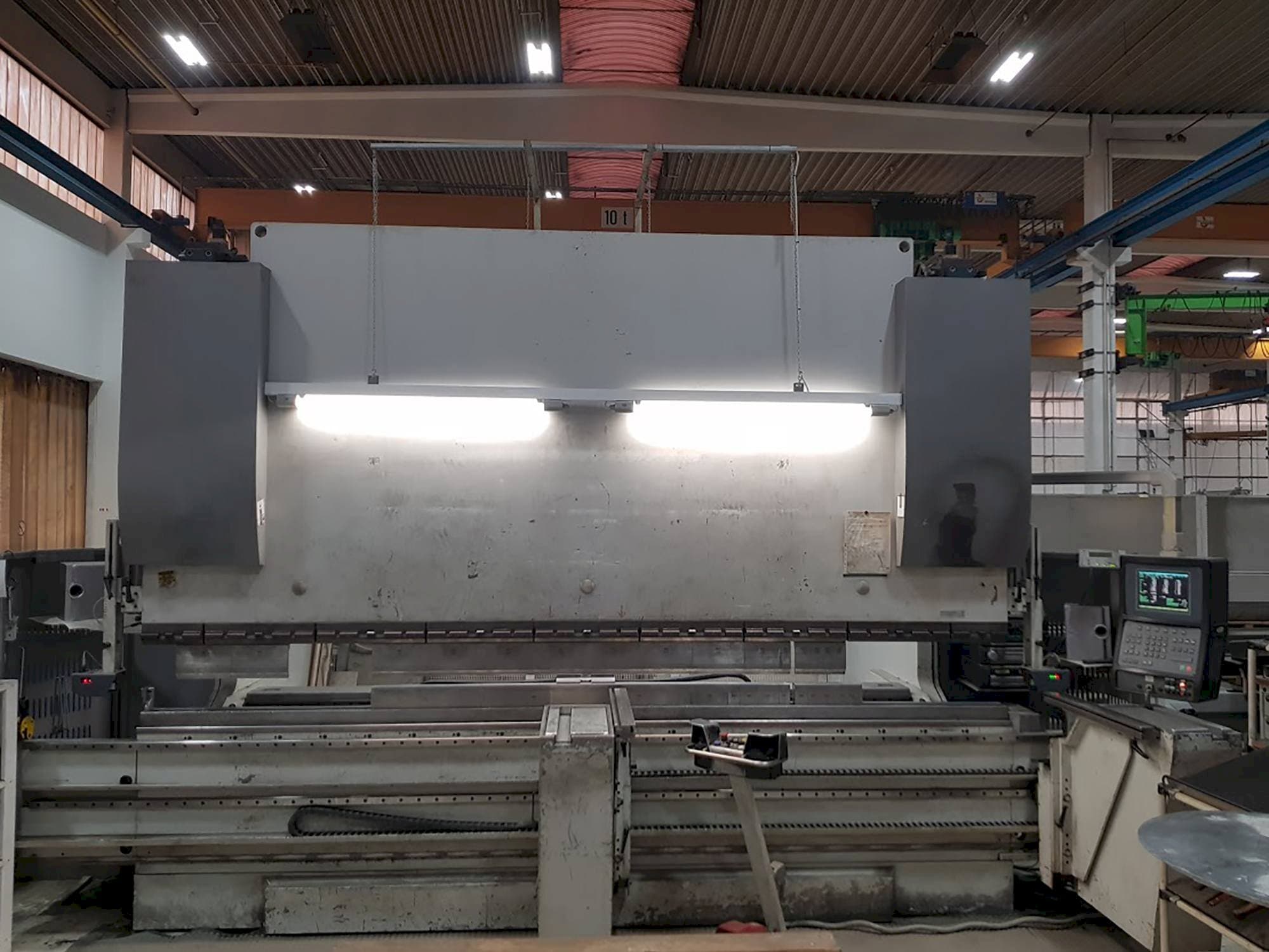 Mašīnas EHT Multipress 300-40  pretskats