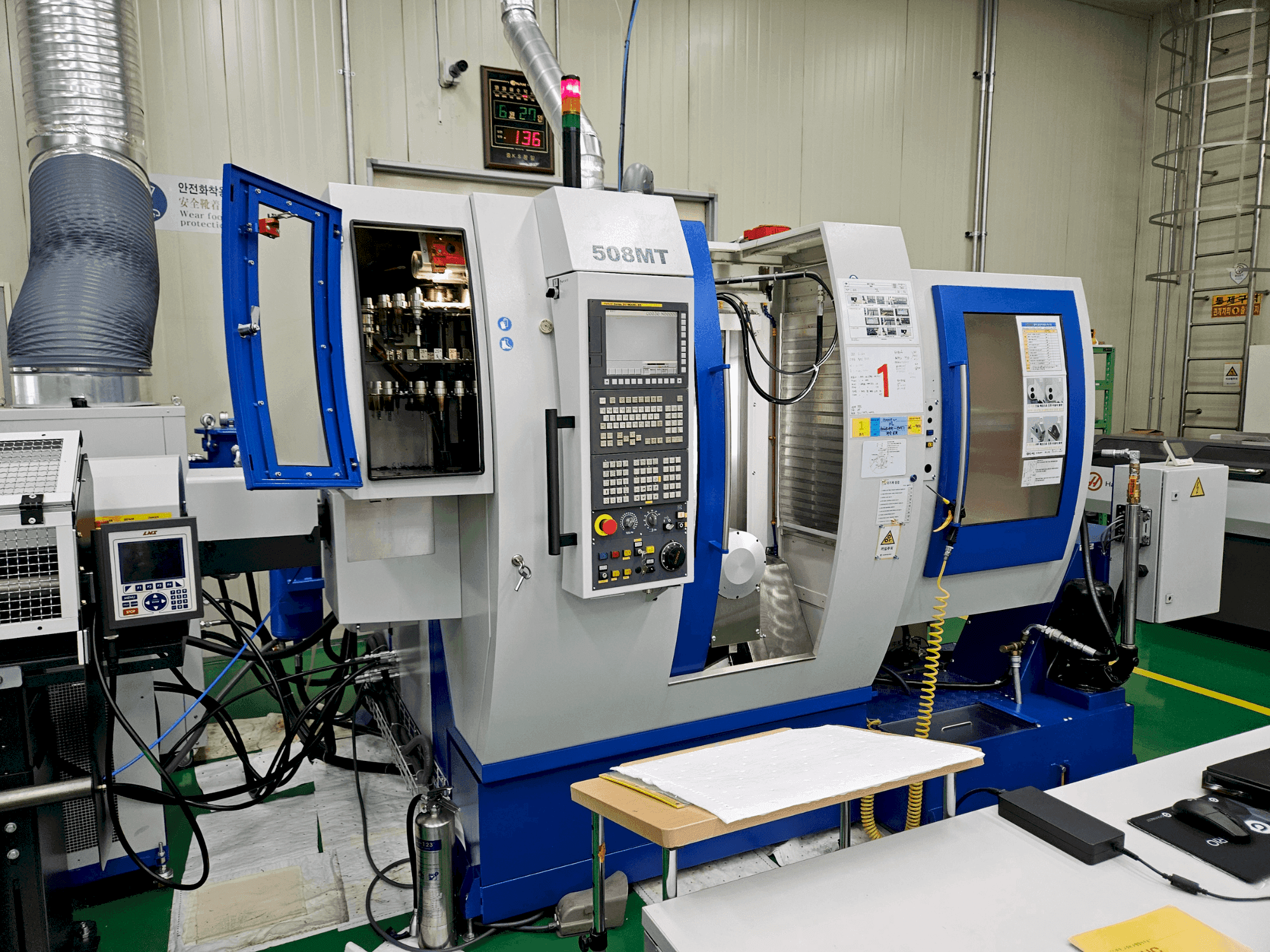 Mašīnas WILLEMIN-MACODEL 508MT  pretskats