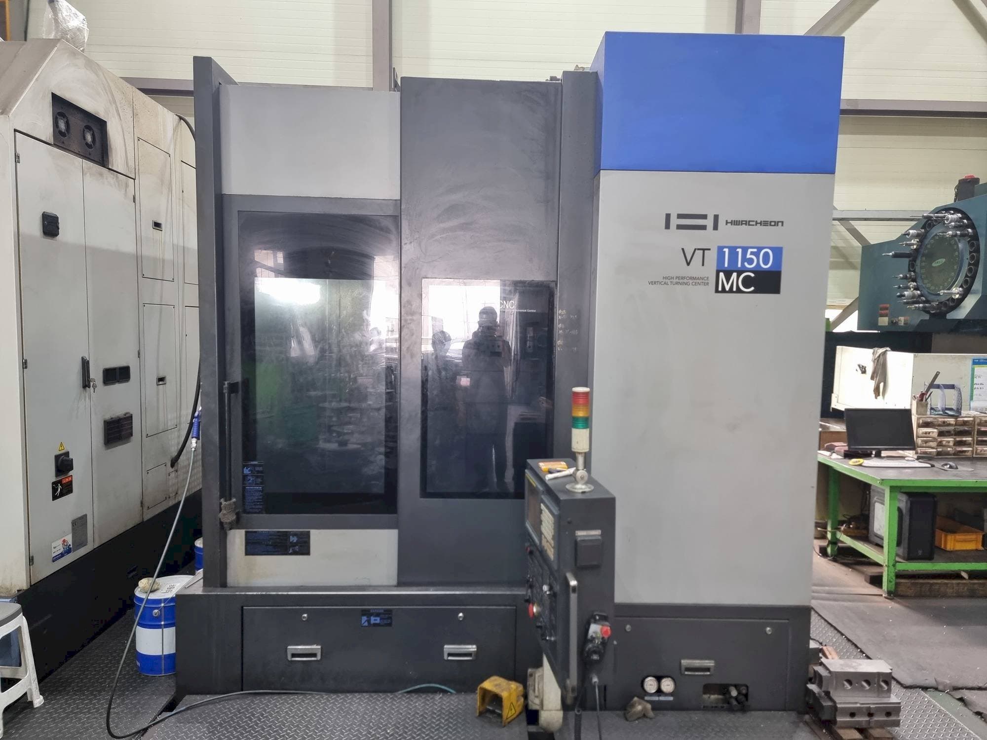 Mašīnas HWACHEON VT1150MC pretskats