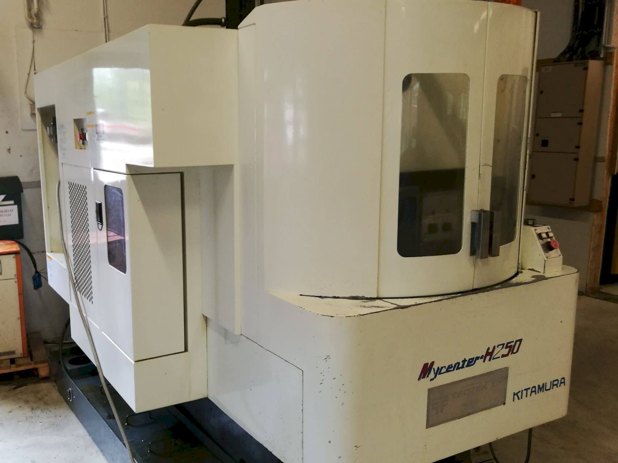 Mašīnas Kitamura Mycenter H250 labās malas skats