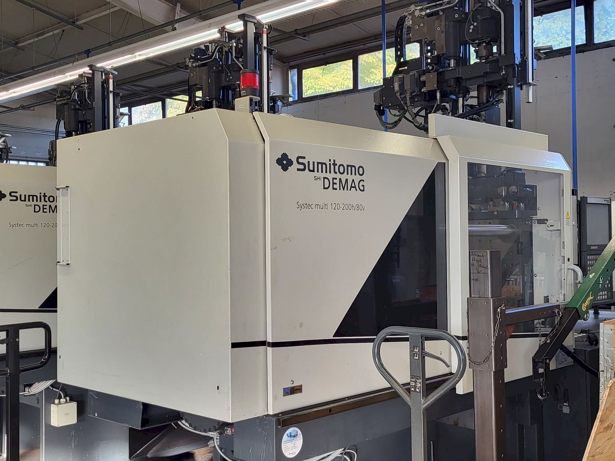 Mašīnas Sumitomo SHI DEMAG Multi 120/470-200h/80V kreisās malas skats