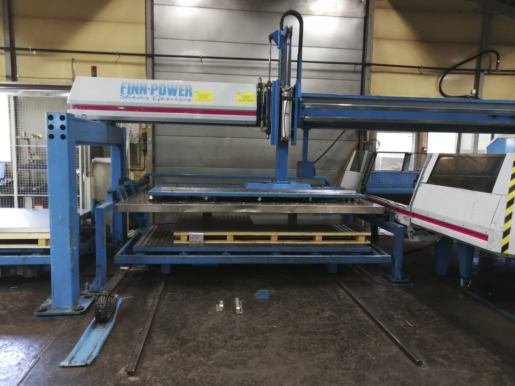 Mašīnas Finn-Power TRS 6 SBU pretskats