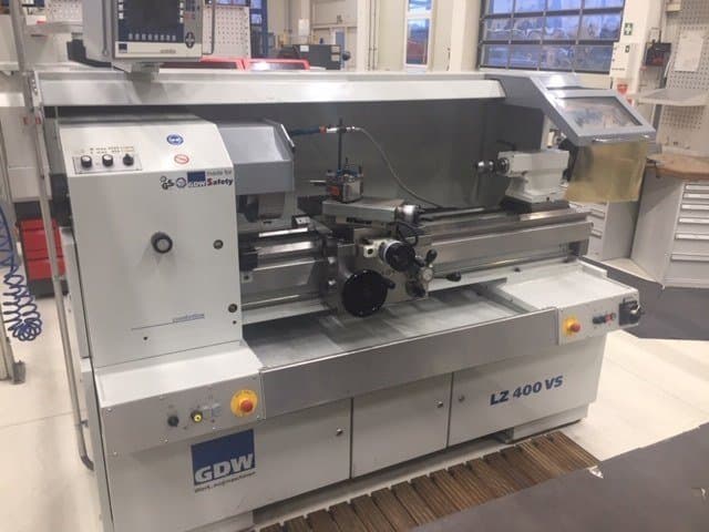 Mašīnas GDW LZ400 VS pretskats