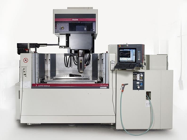 Mašīnas Mitsubishi FA 30S Advance pretskats