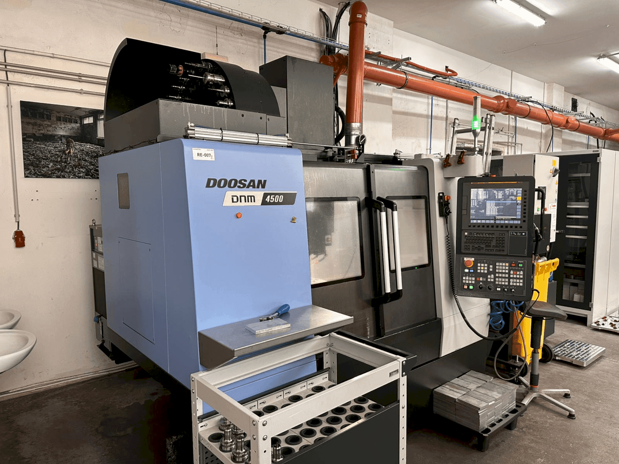 Mašīnas DOOSAN DNM 4500 pretskats