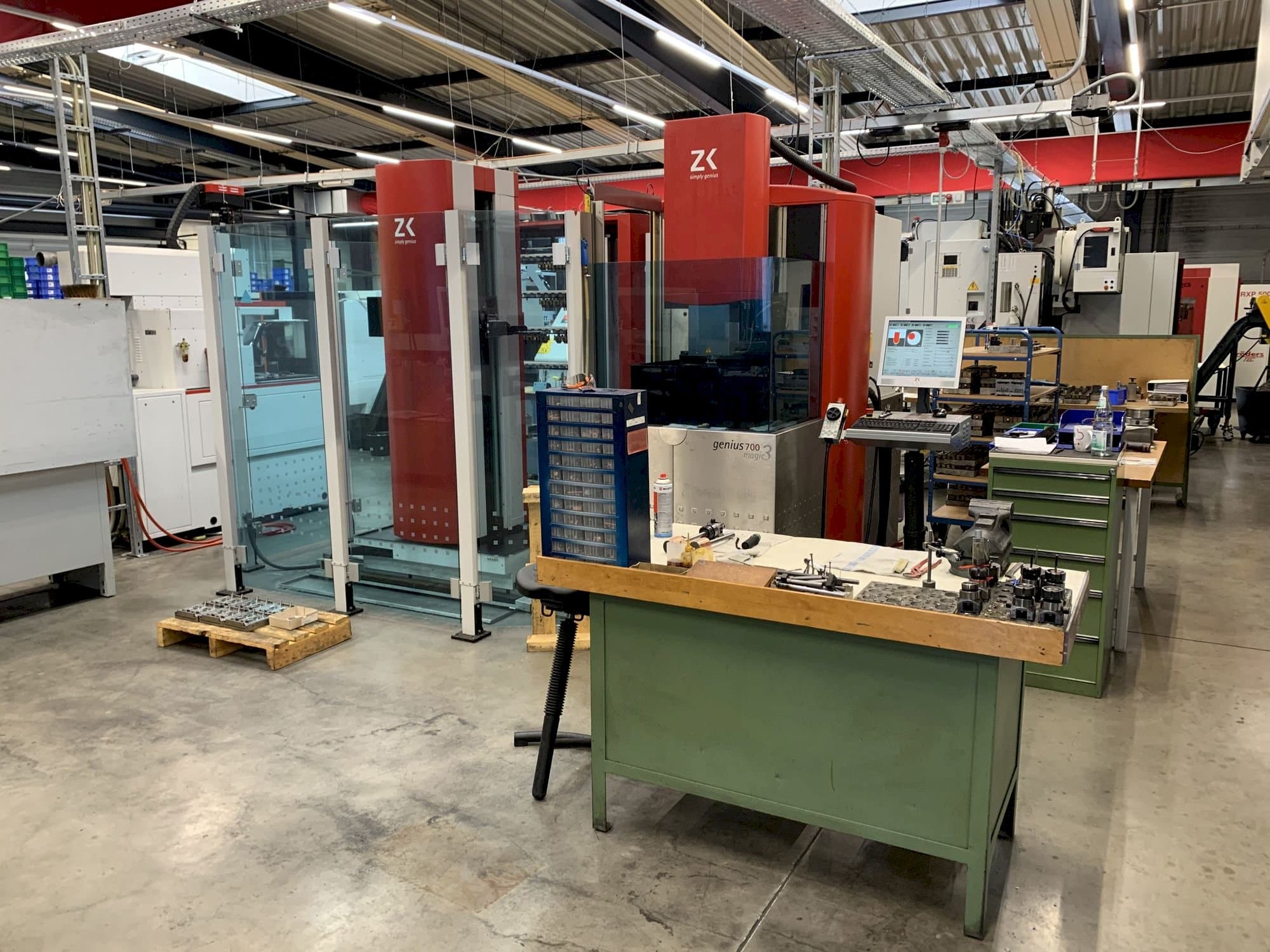 Mašīnas ZK genius 700 pretskats