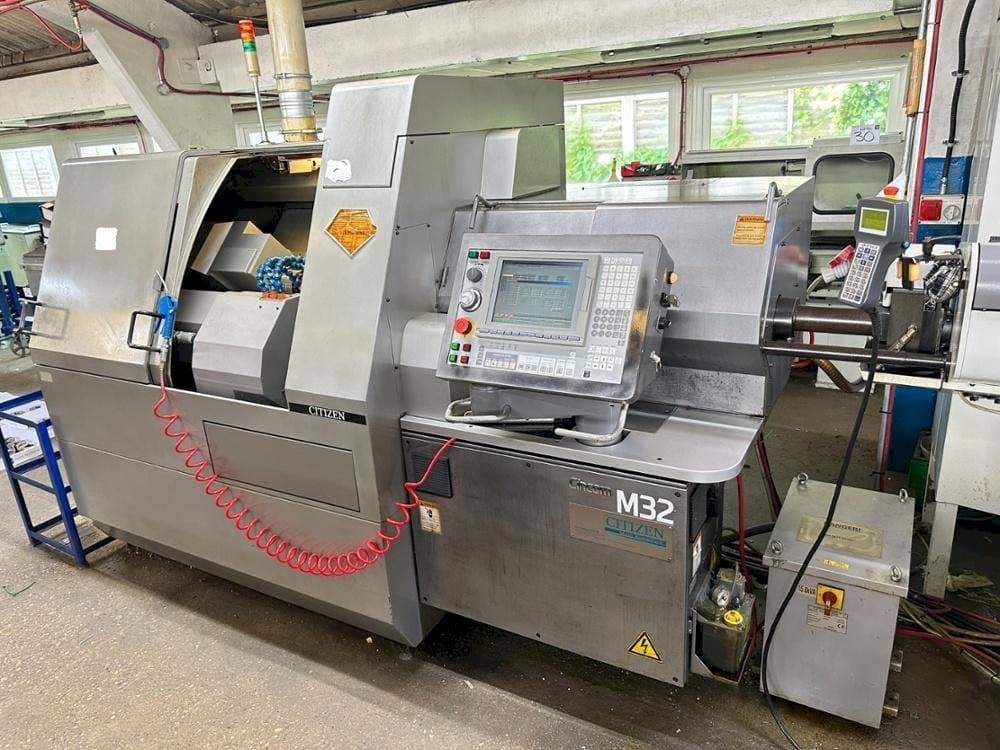 Mašīnas Citizen M32V pretskats