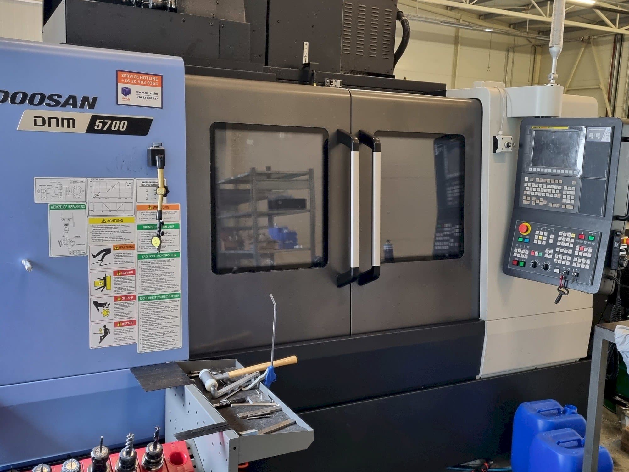 Mašīnas DOOSAN DNM 5700 pretskats