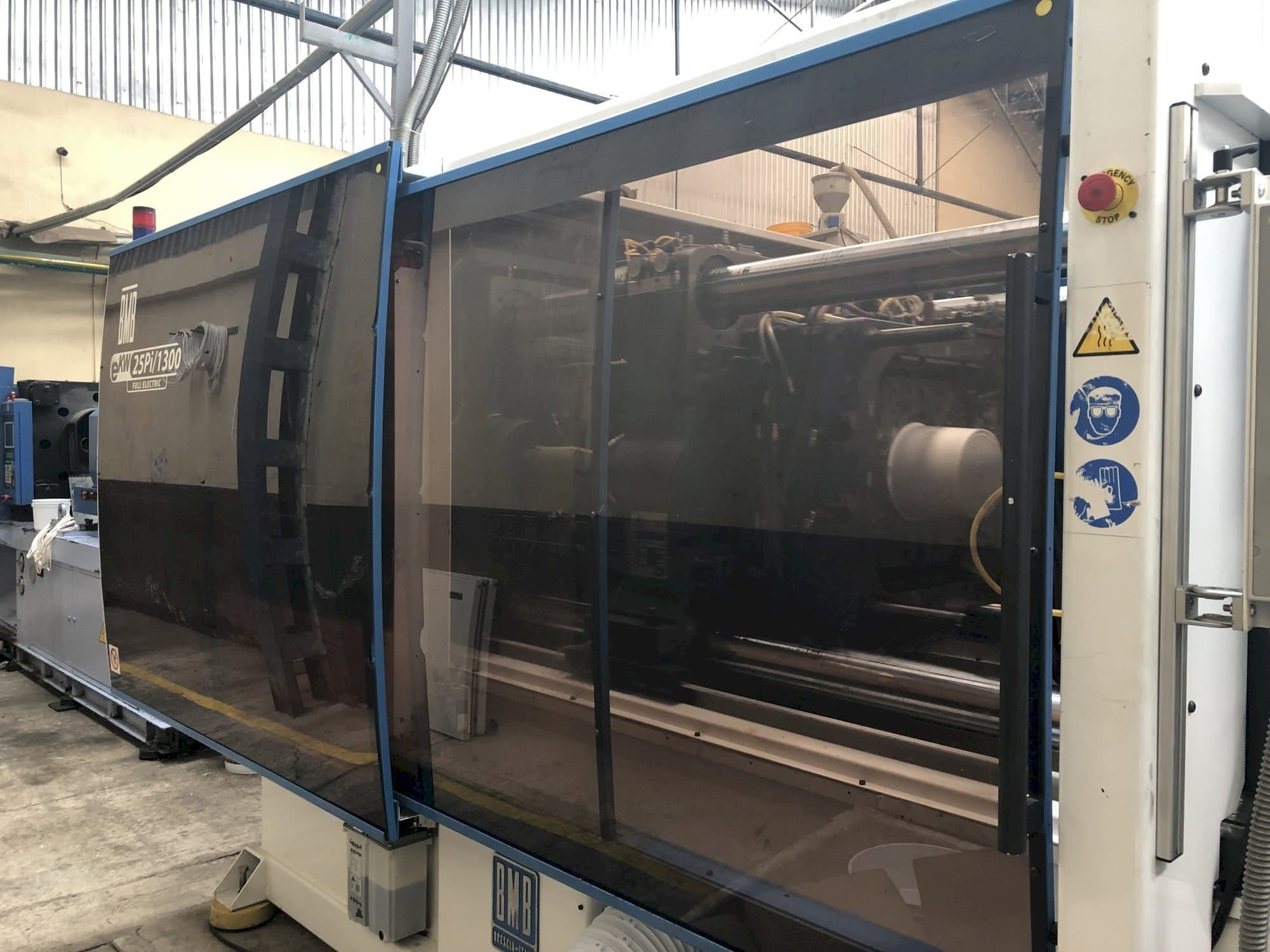 Mašīnas BMB eKW 25 Pi/1300 skats  no kreisās puses