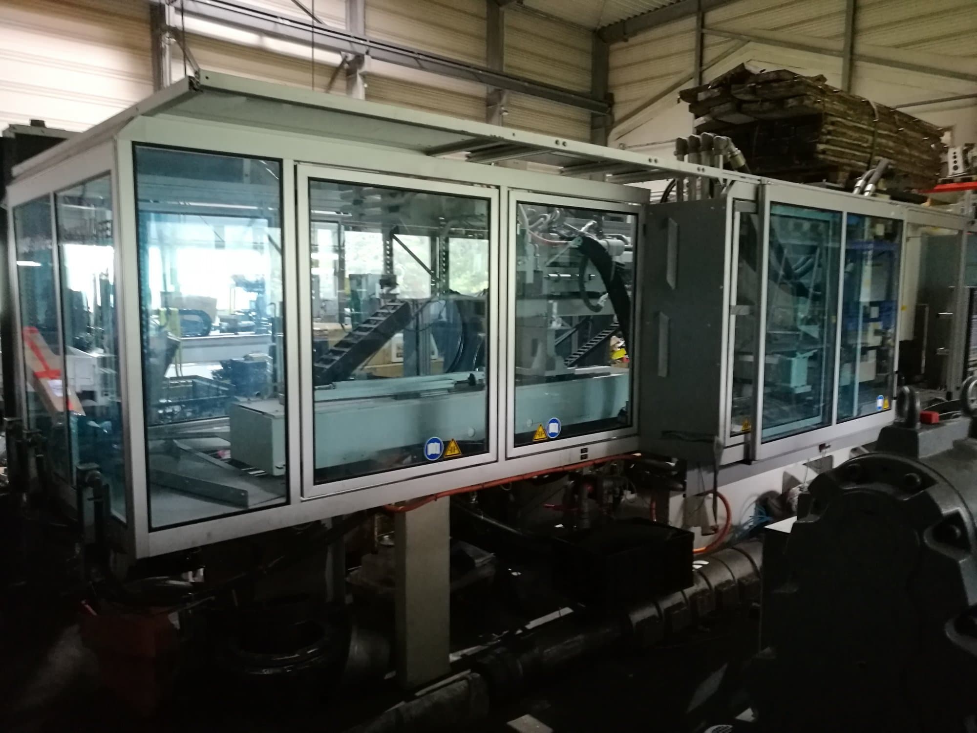 Mašīnas Krauss Maffei 280-700-700 C3 Twin pretskats