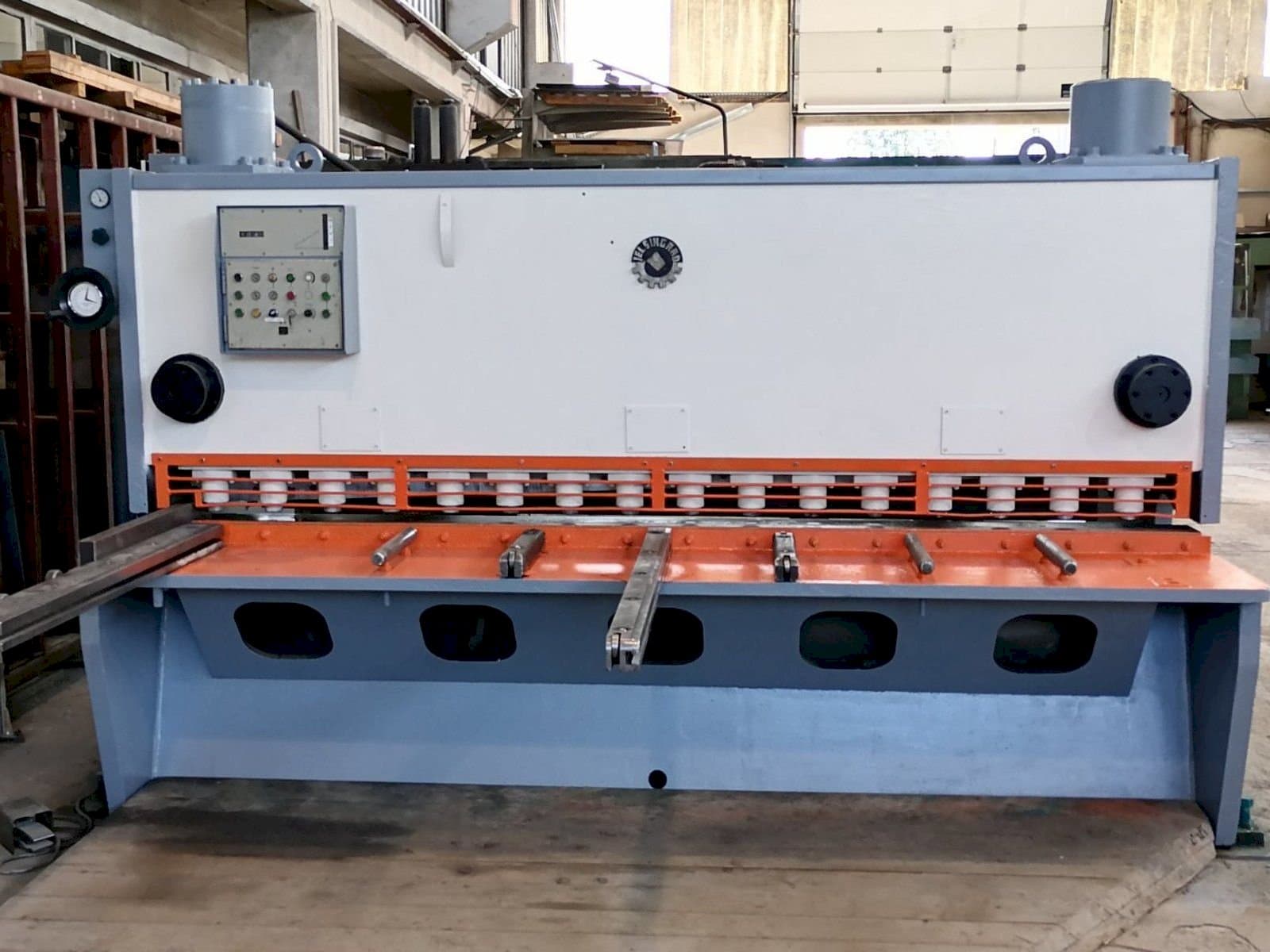 Mašīnas Jelšingrad MVCS 3100/13 pretskats