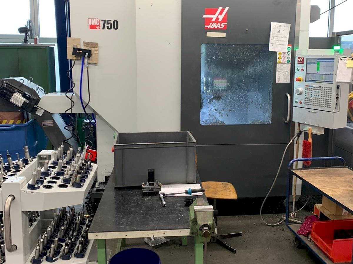 Mašīnas HAAS UMC - 750 pretskats