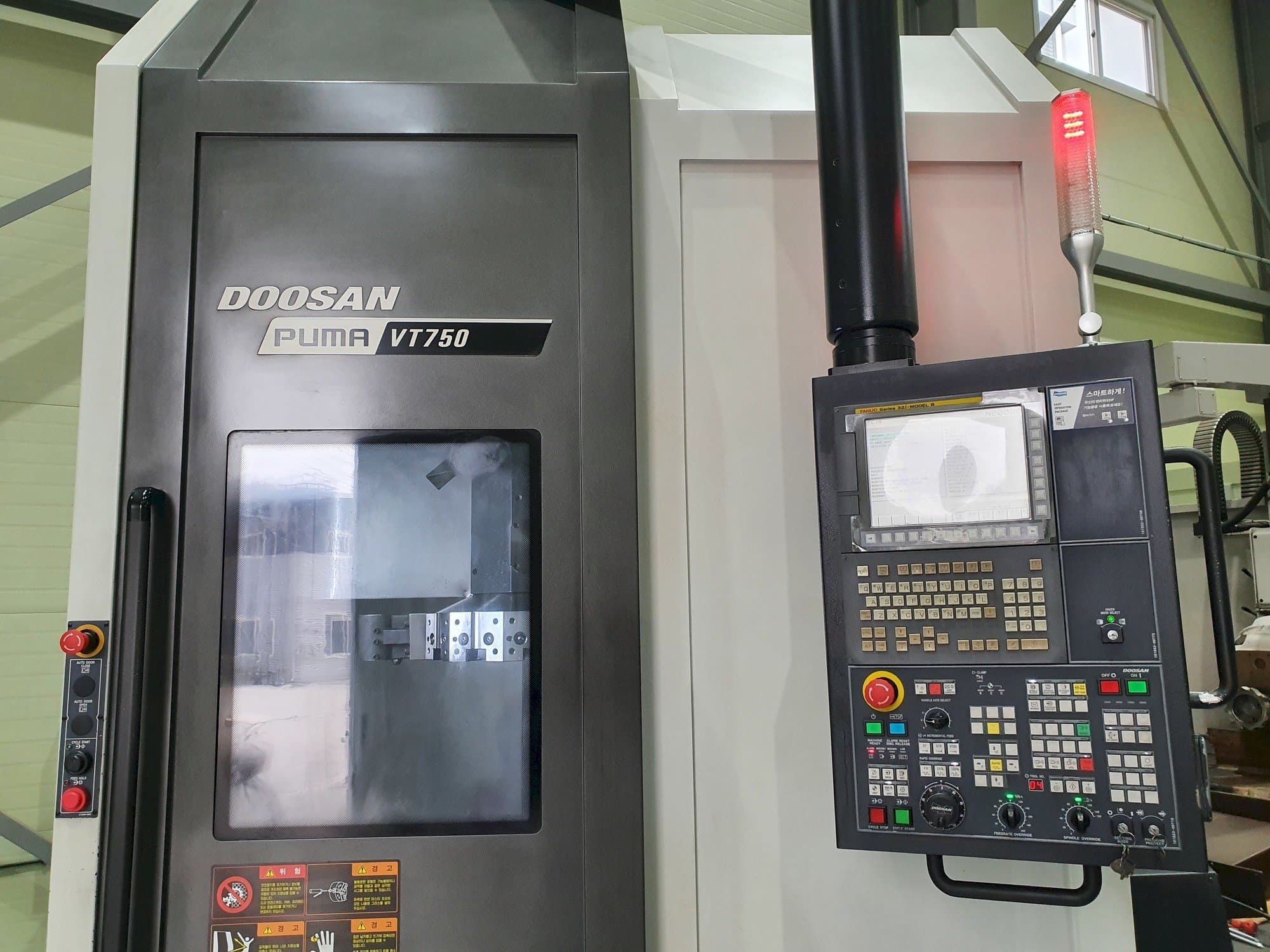 Mašīnas Doosan VT750 pretskats
