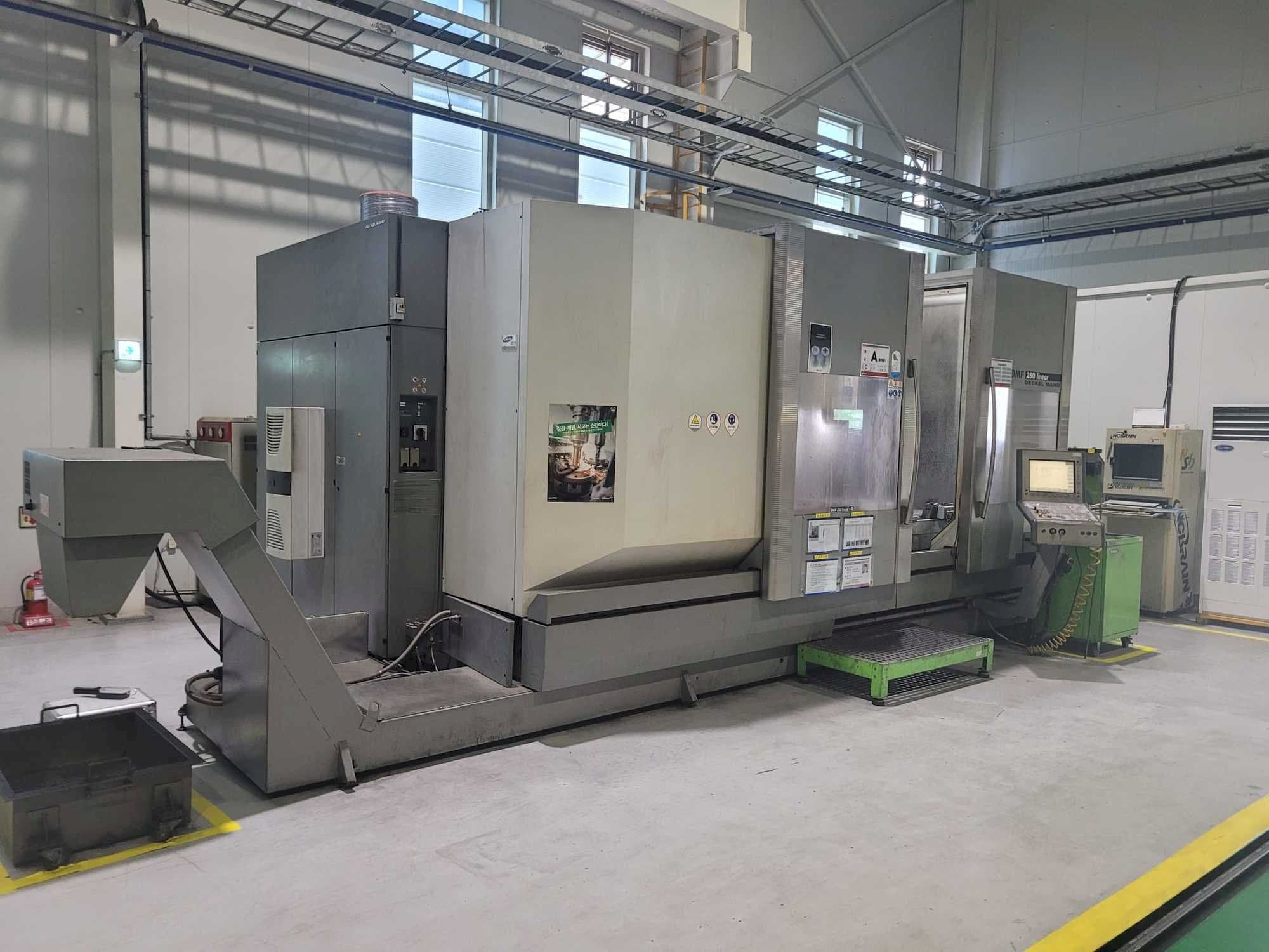 Mašīnas DECKEL MAHO DMF 250 linear kreisās malas skats