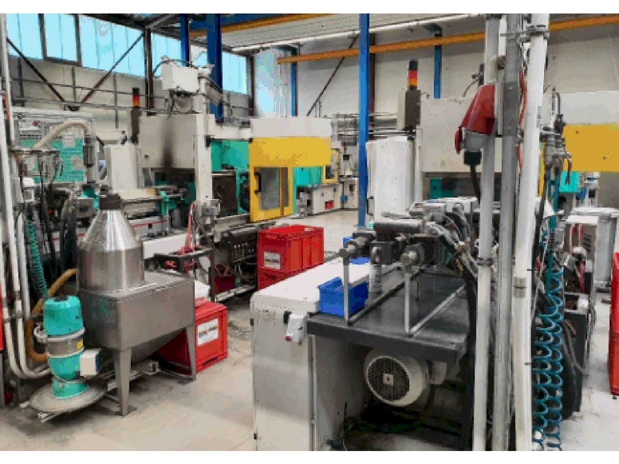 Mašīnas Arburg 320 C 600-250 sānskats