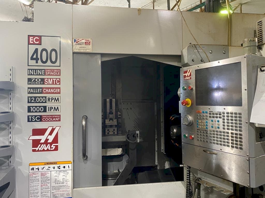 Mašīnas HAAS EC-400 pretskats