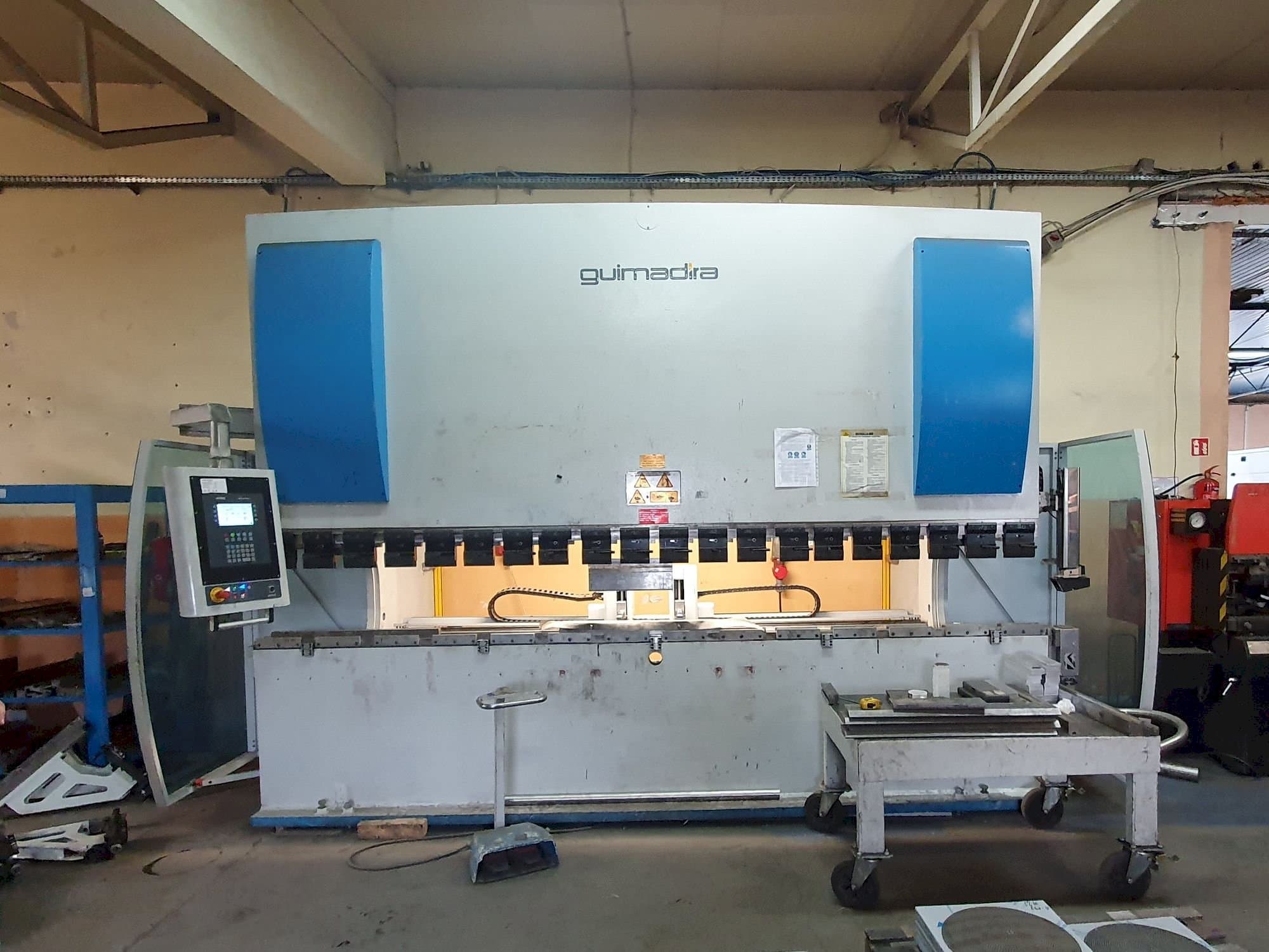 Mašīnas ADIRA PMO-16040PLS pretskats