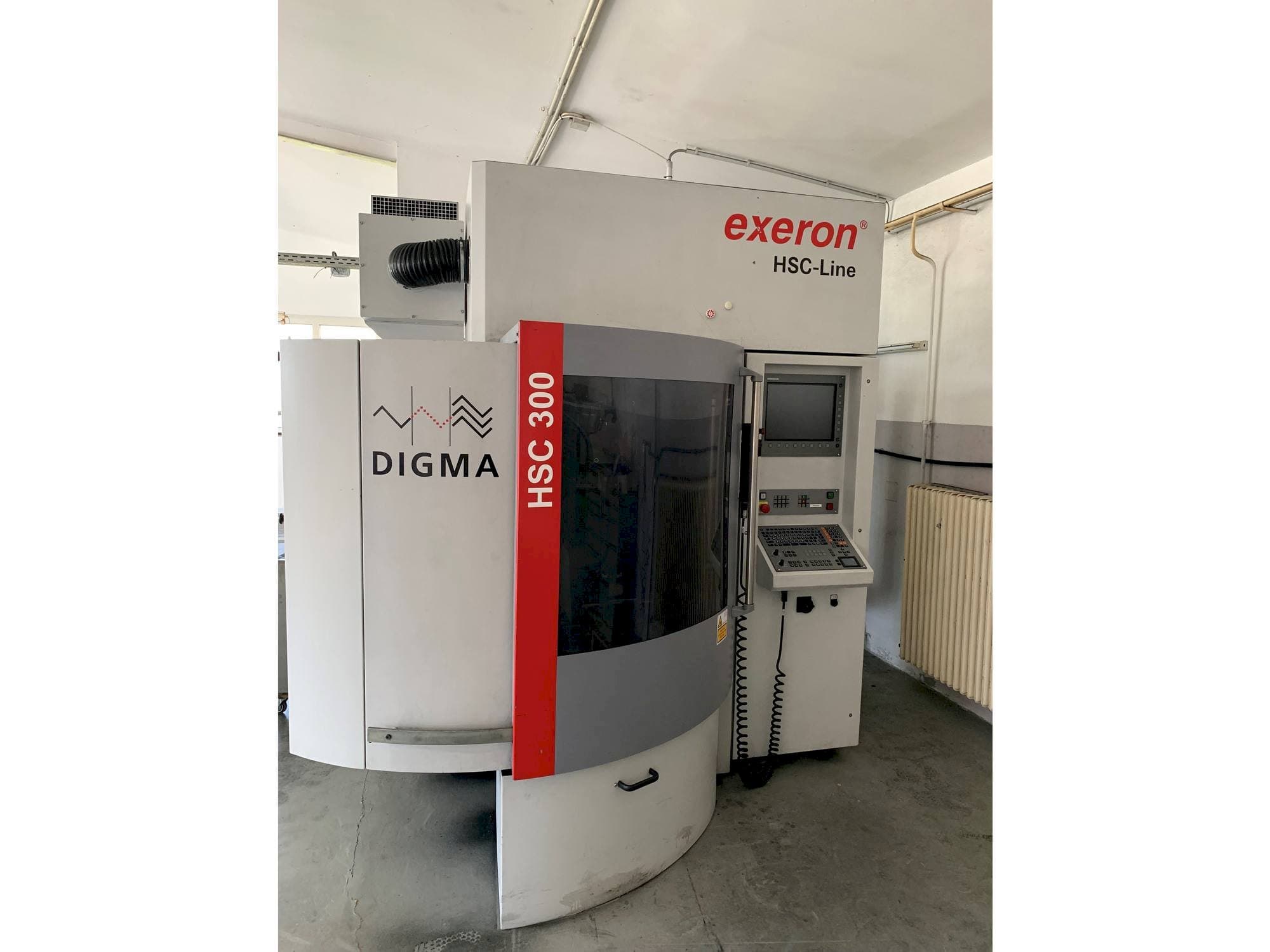 Mašīnas Exeron HSC 300P pretskats