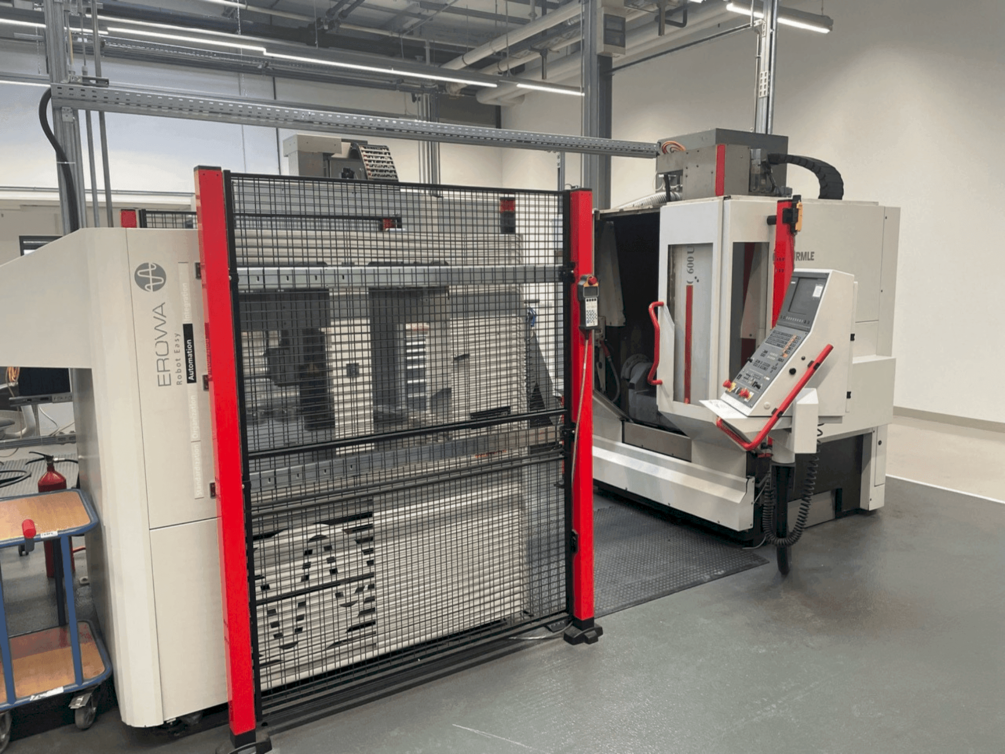 Mašīnas HERMLE C 600-U + EROWA Robot easy automation pretskats