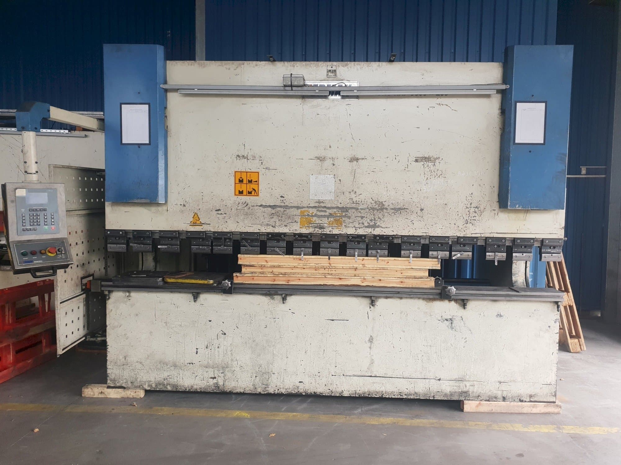 Mašīnas ERMAK CNCHAP 3600x200 pretskats