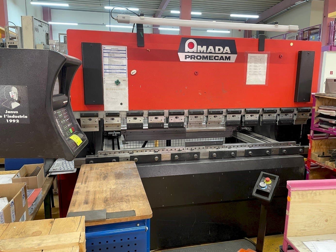 Mašīnas AMADA APX 80-25 pretskats